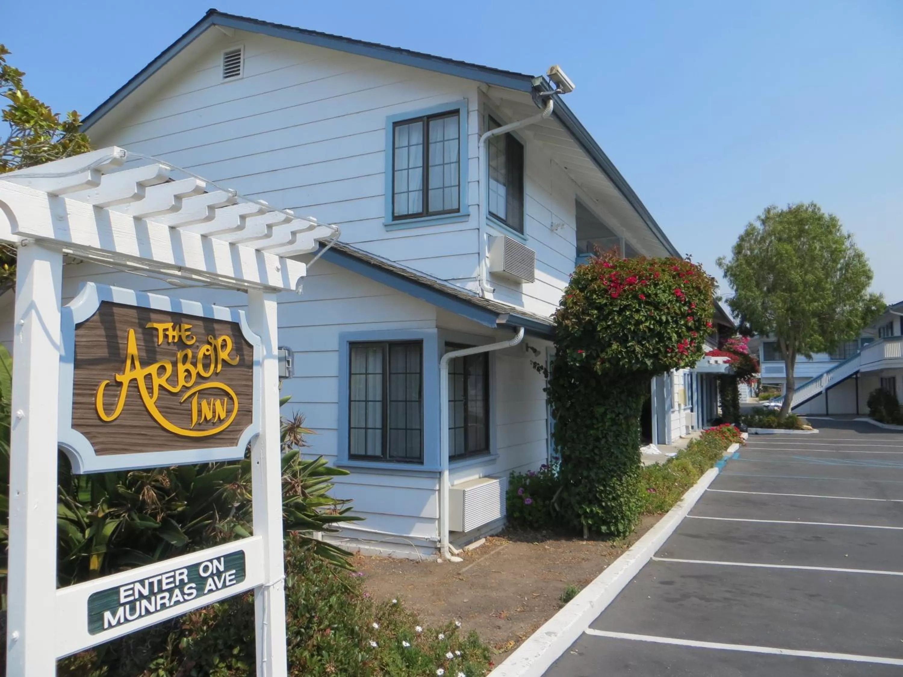 Property building in Arbor Inn Monterey
