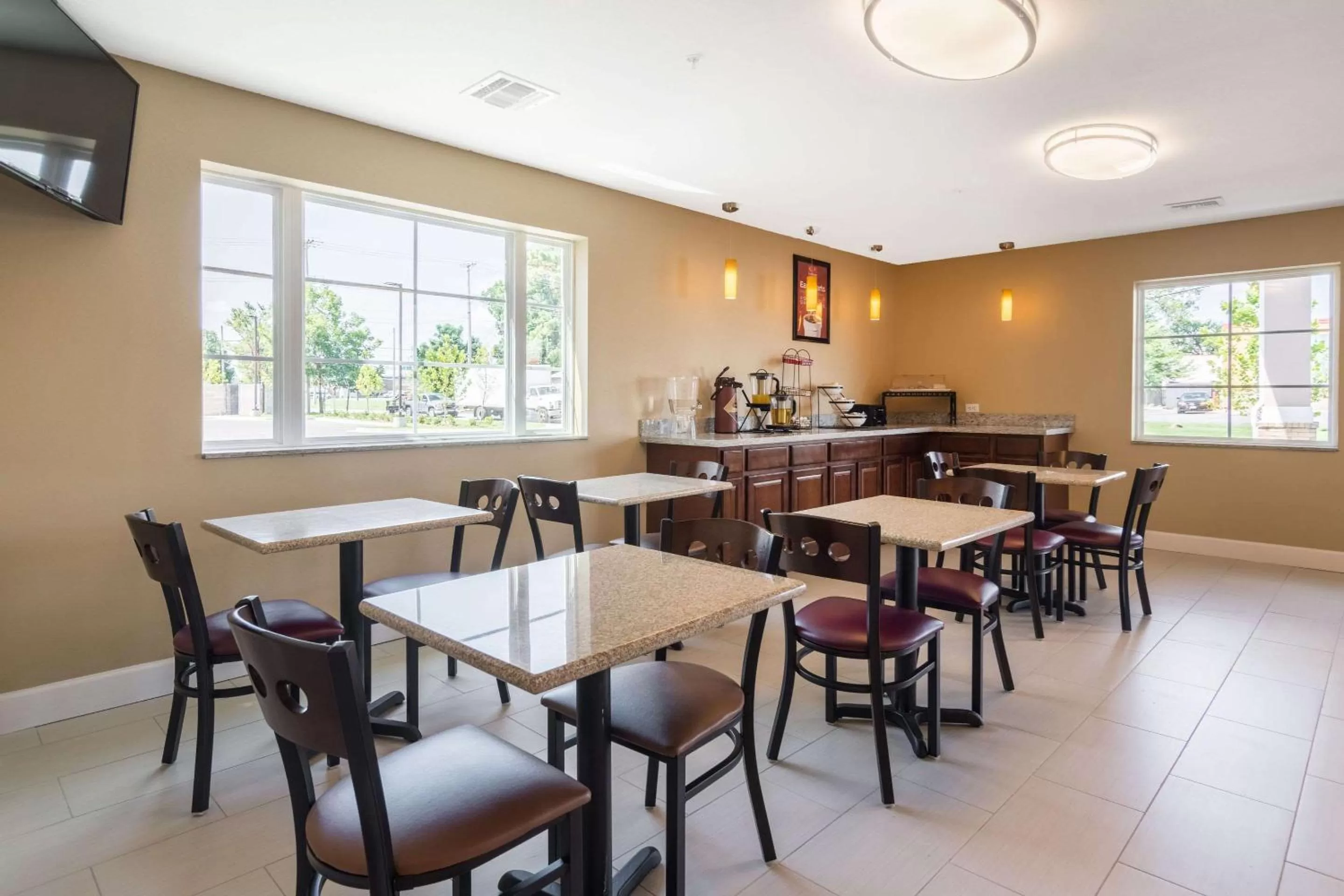 Restaurant/places to eat in Econo Lodge Inn & Suites North Little Rock near Riverfront