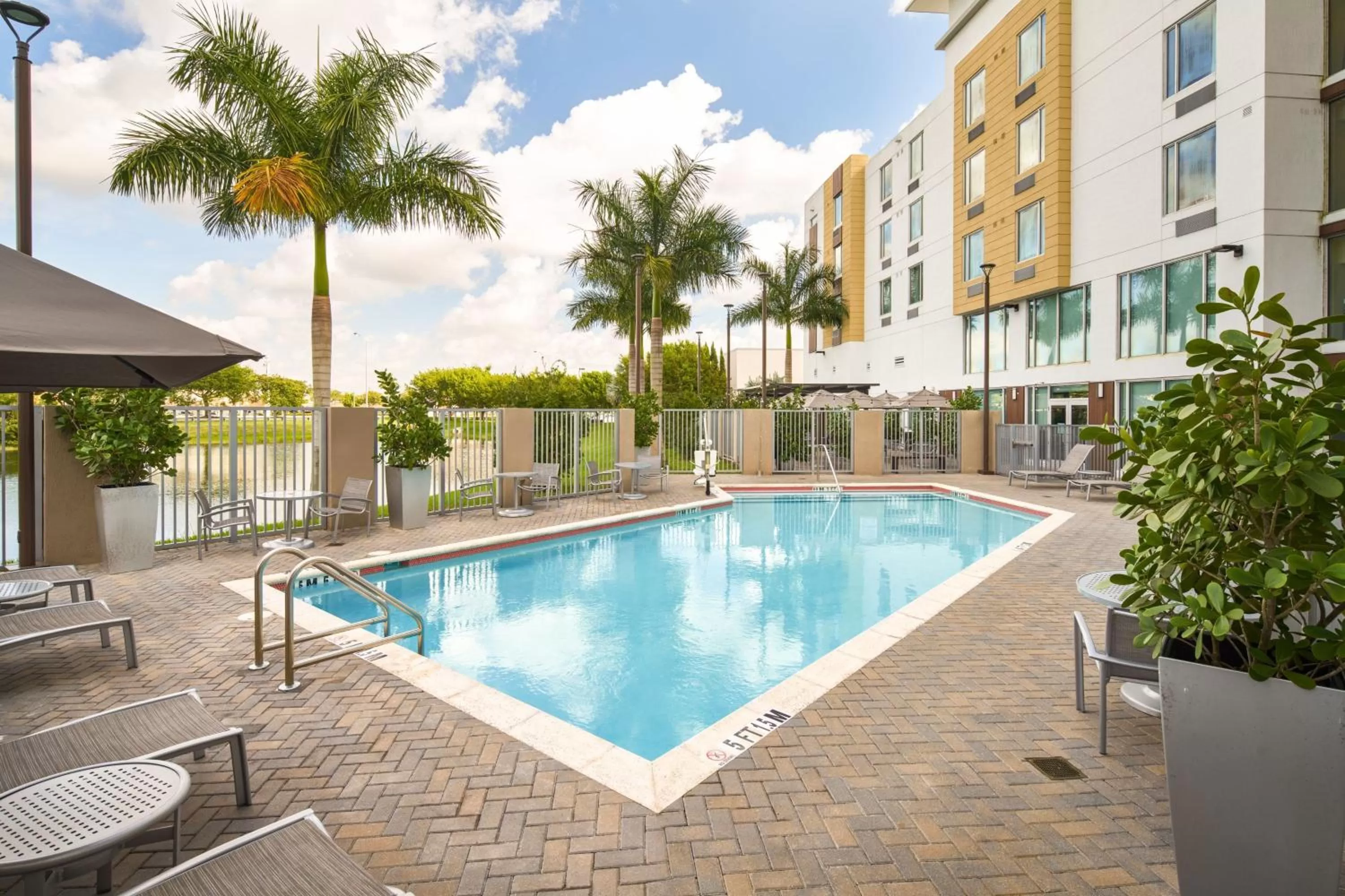 Swimming pool in TownePlace Suites Miami Kendall West