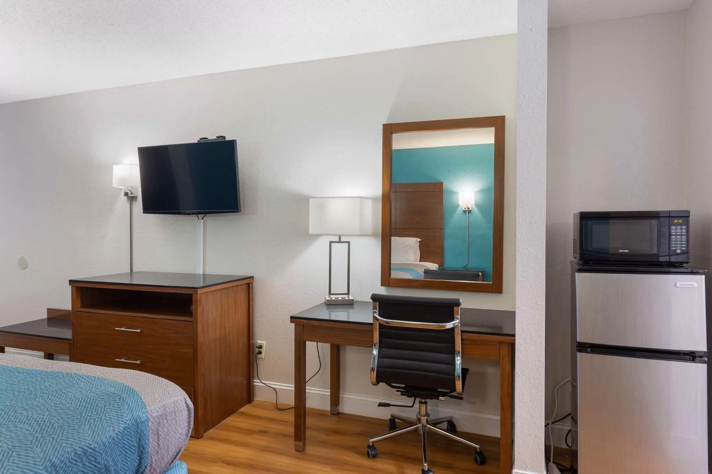 TV and multimedia, Bed in Motel 6-Albany, GA