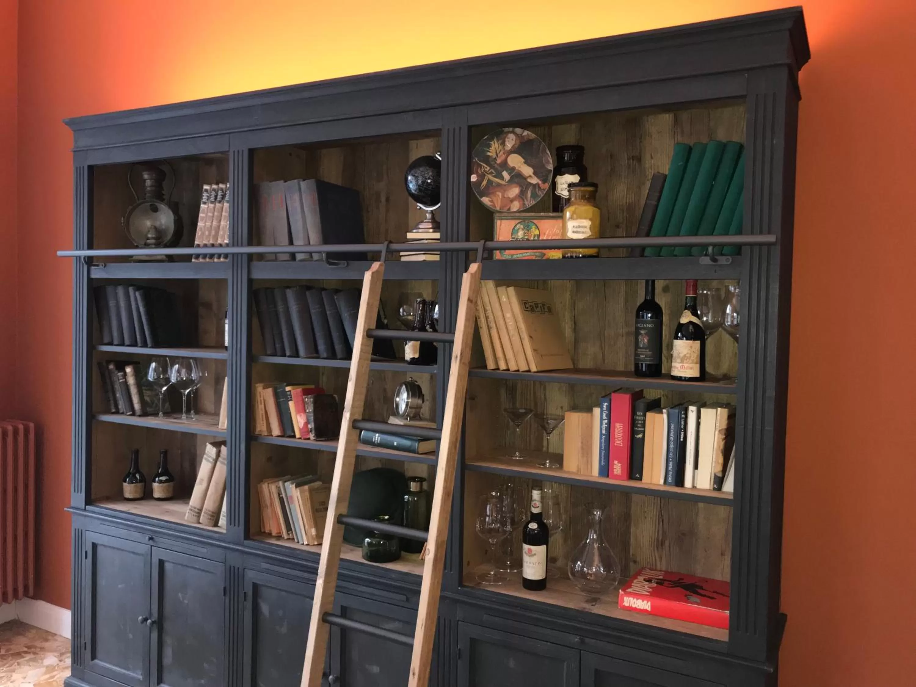 Communal lounge/ TV room in Art Hotel Ventaglio