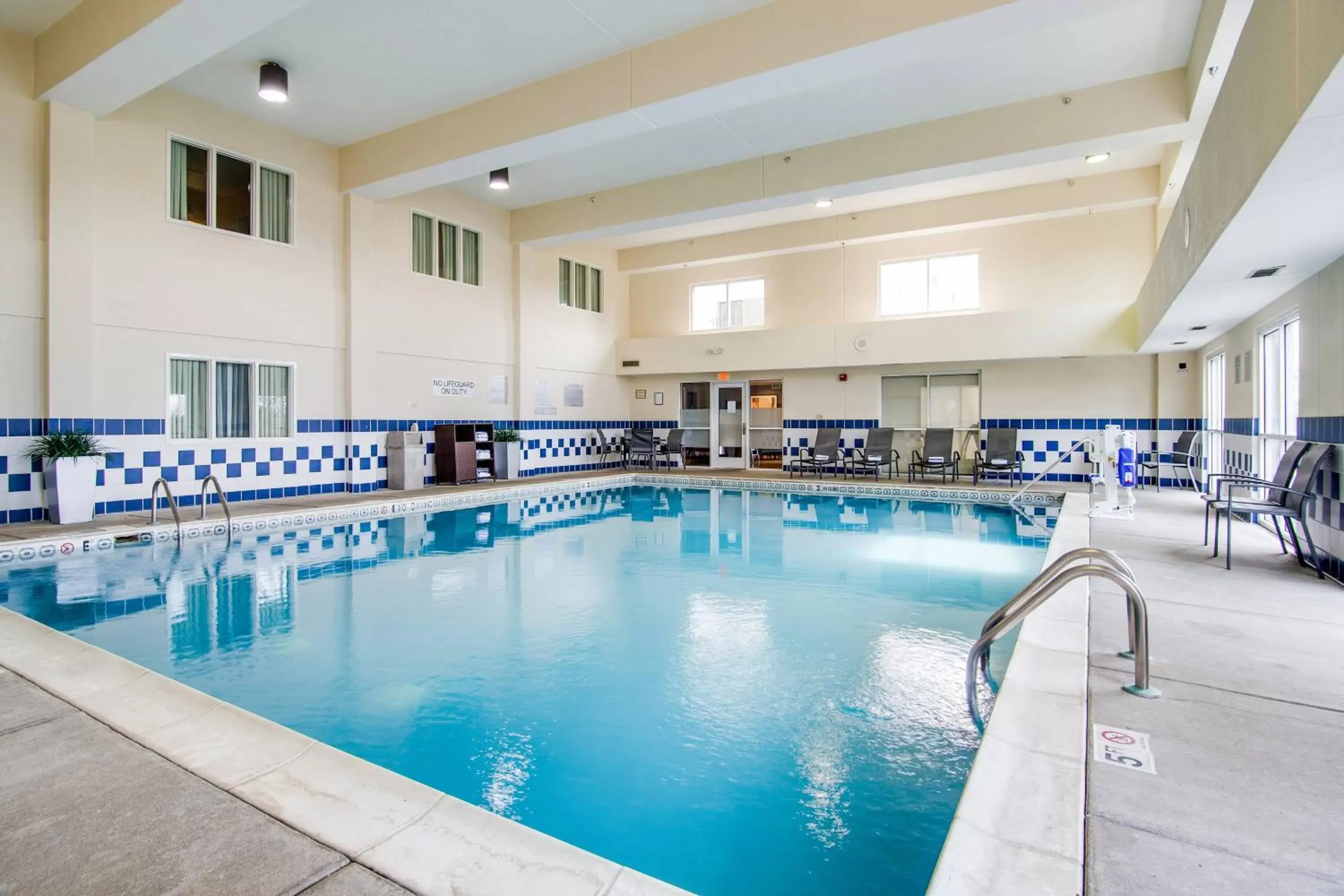 Swimming Pool in Fairfield Inn & Suites by Marriott Nashville at Opryland