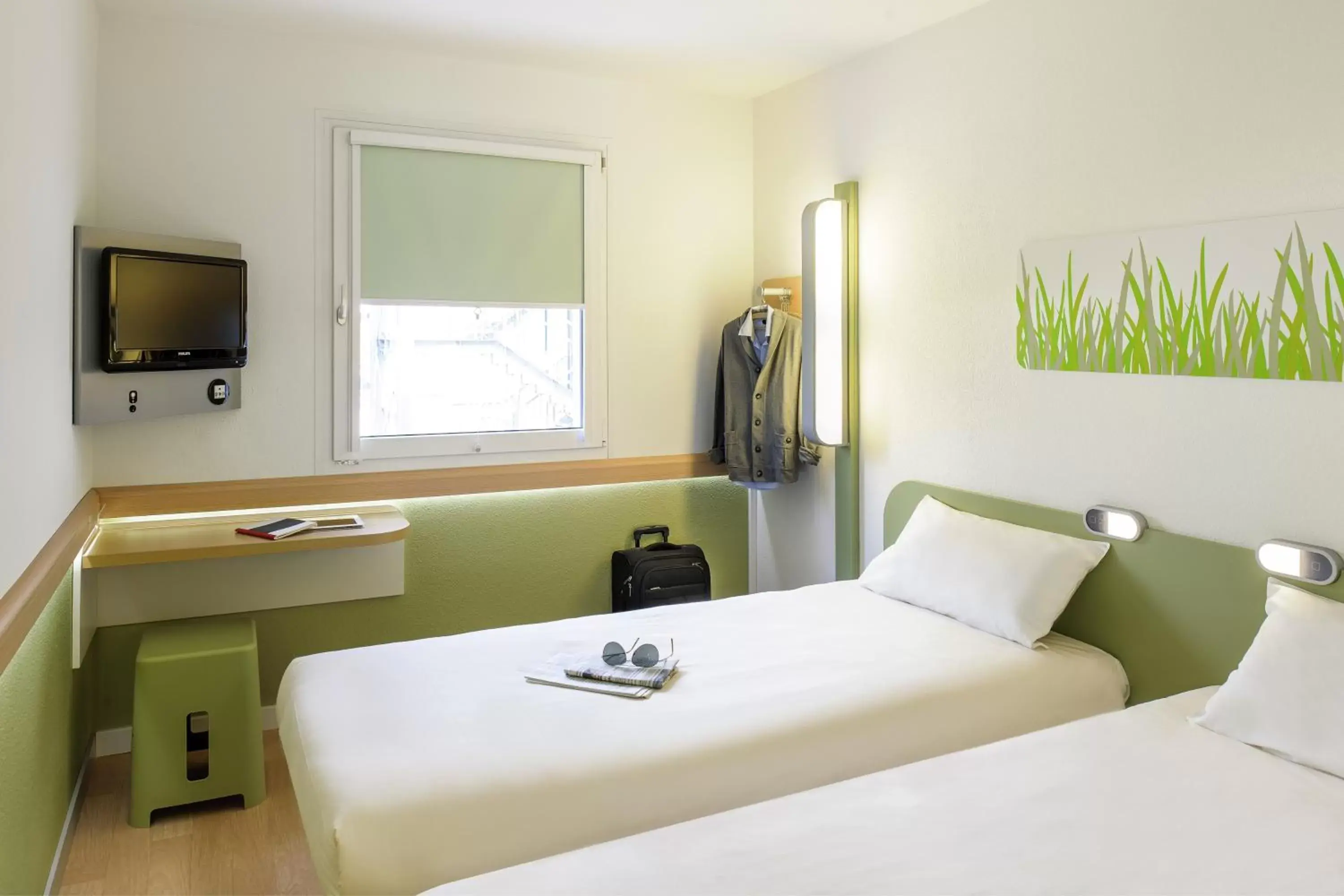 Photo of the whole room, Bed in ibis budget Aix Les Bains - Grésy
