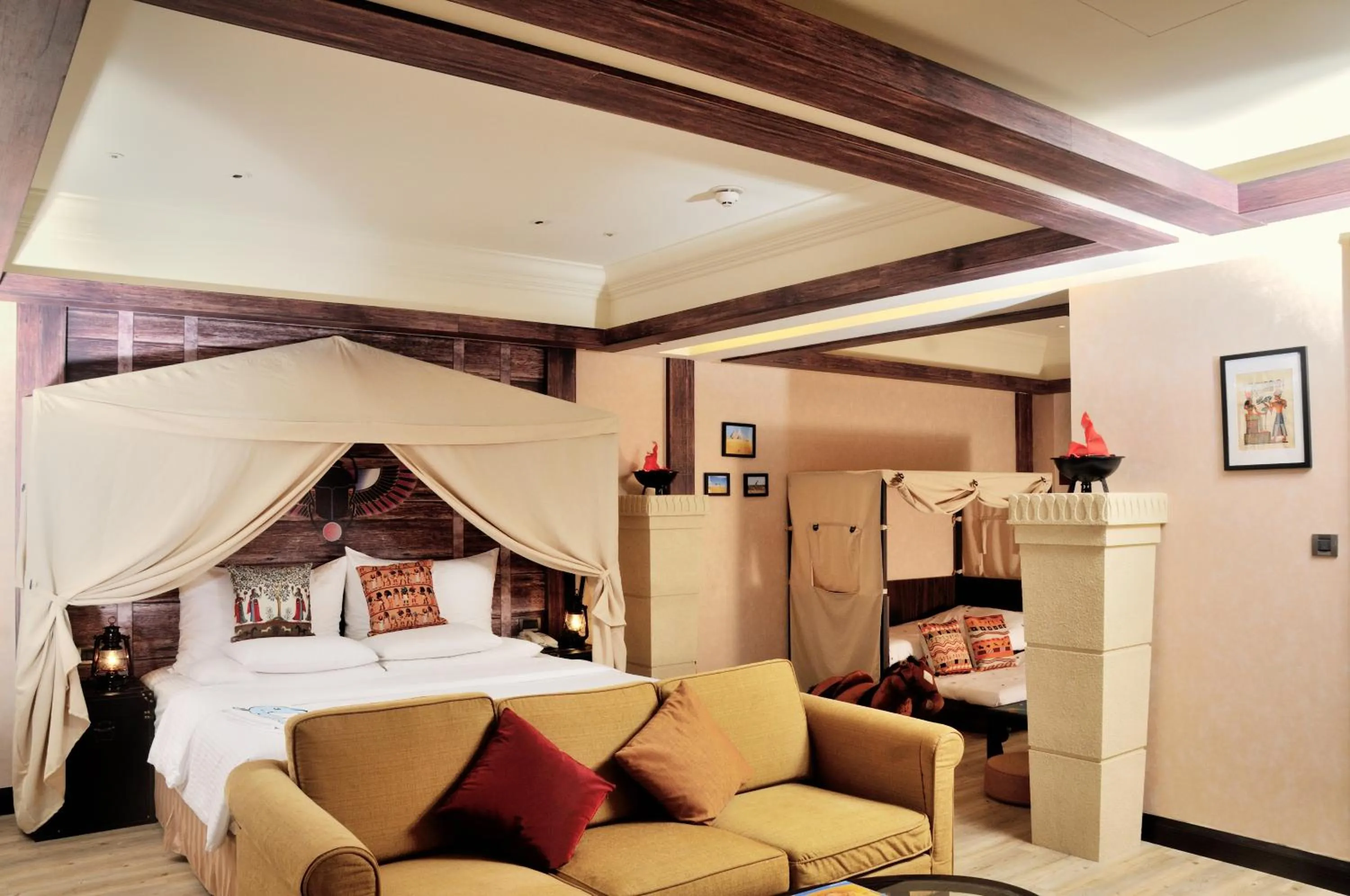 Photo of the whole room, Bed in E-DA Royal Hotel