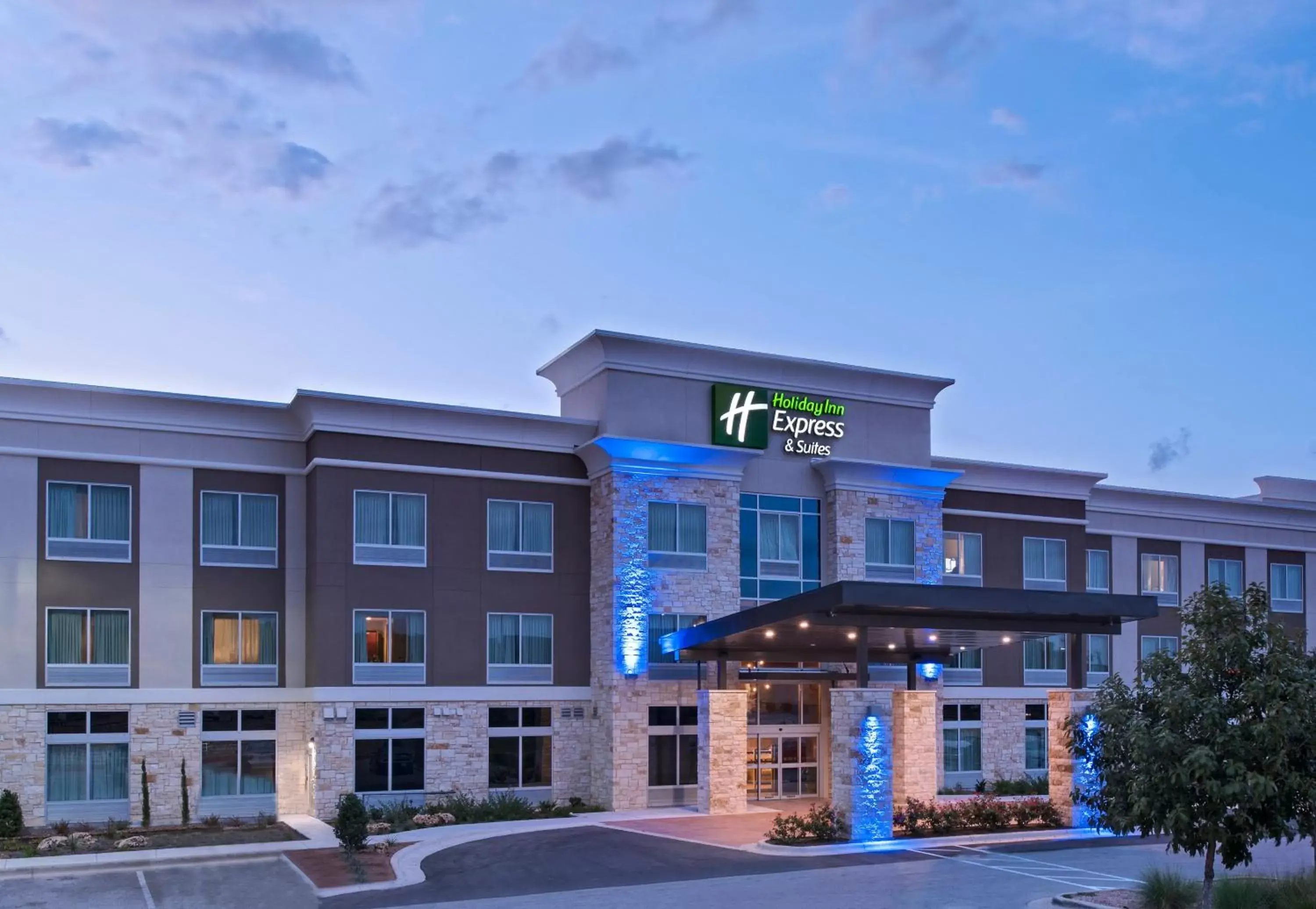 Property building in Holiday Inn Express & Suites Austin NW - Four Points by IHG Property building in Holiday Inn Express & Suites Austin NW - Four Points by IHG