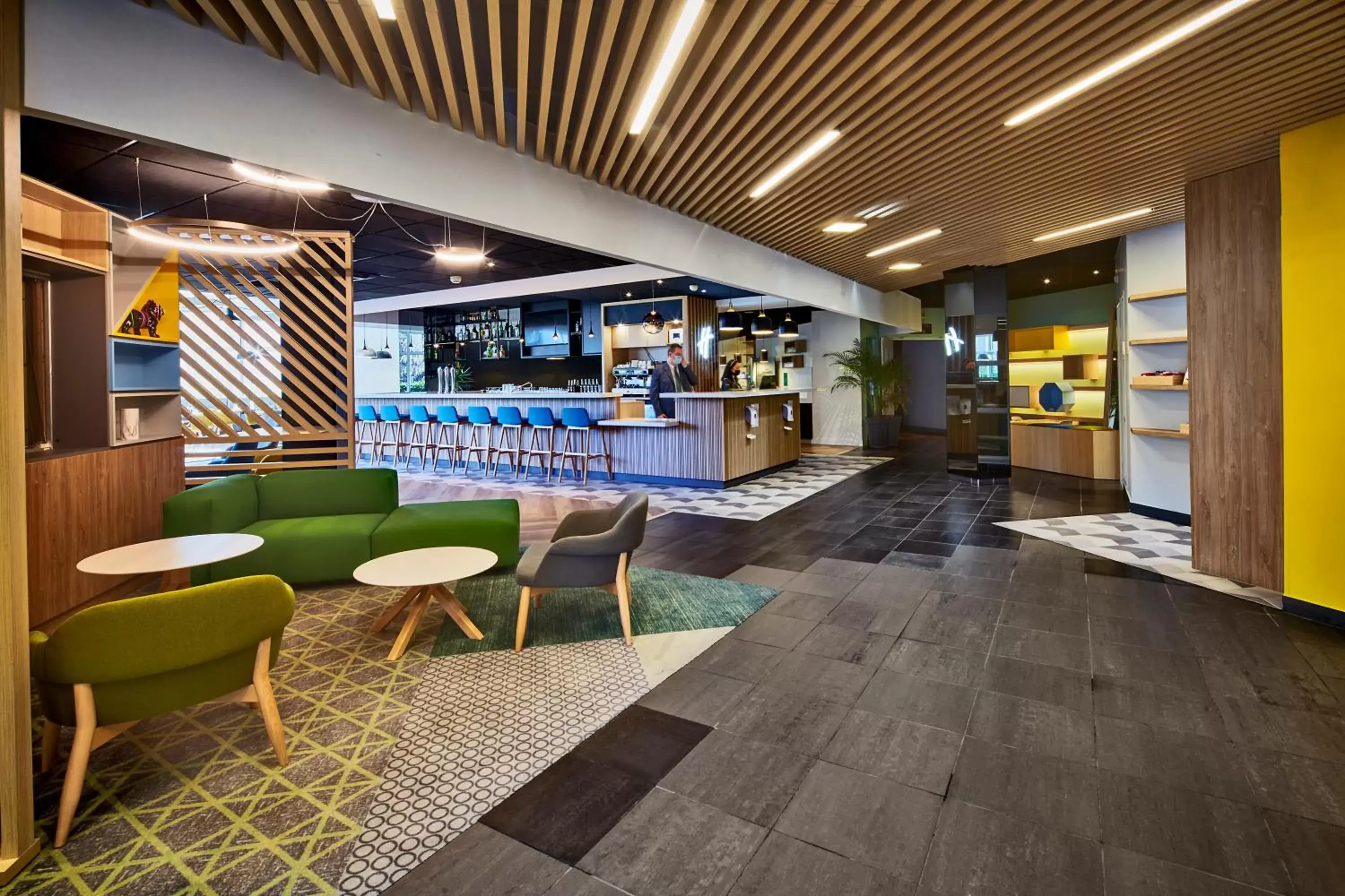 Property building, Lounge/Bar in Holiday Inn Clermont Ferrand Centre, an IHG Hotel