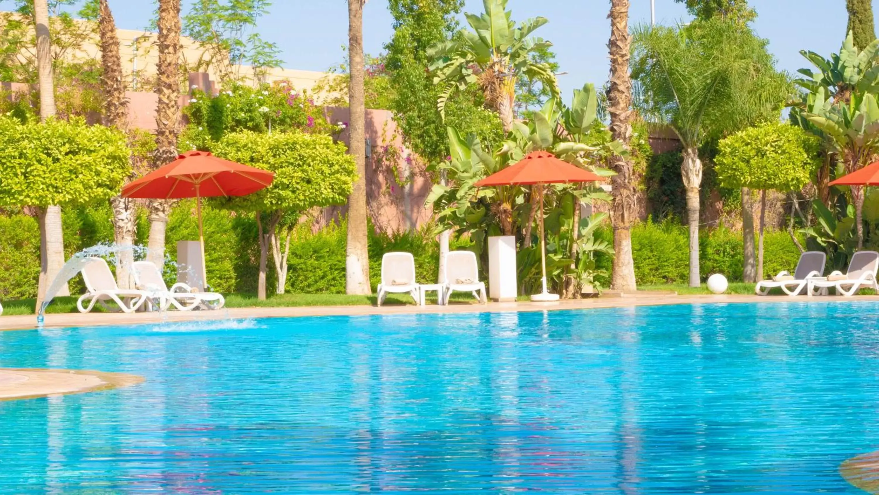 Swimming Pool in Palm Plaza Hôtel & Spa