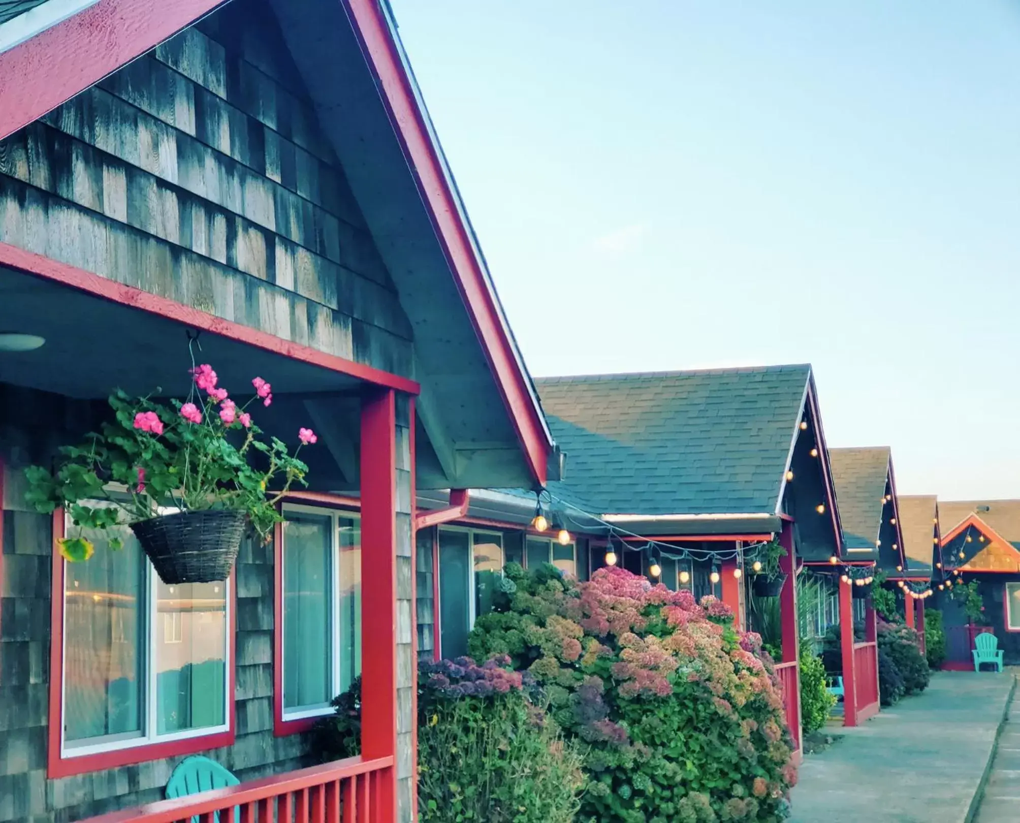 Property Building in Surf & Sand Inn