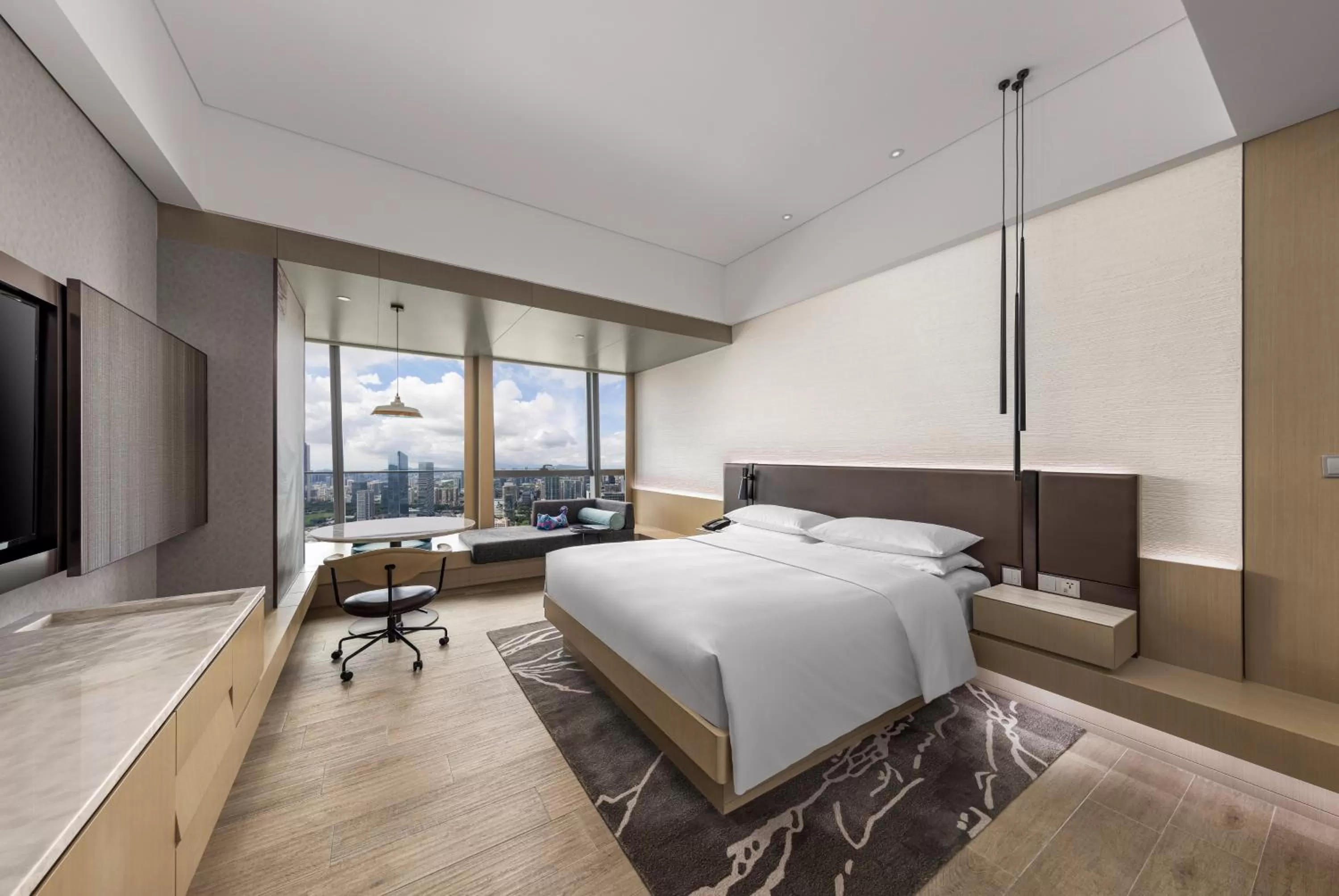 Photo of the whole room, Bed in Renaissance Shenzhen Bay Hotel