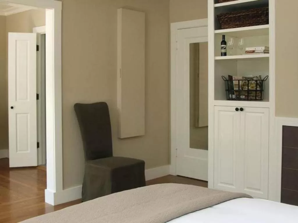 Other, Bed in Inn on Randolph