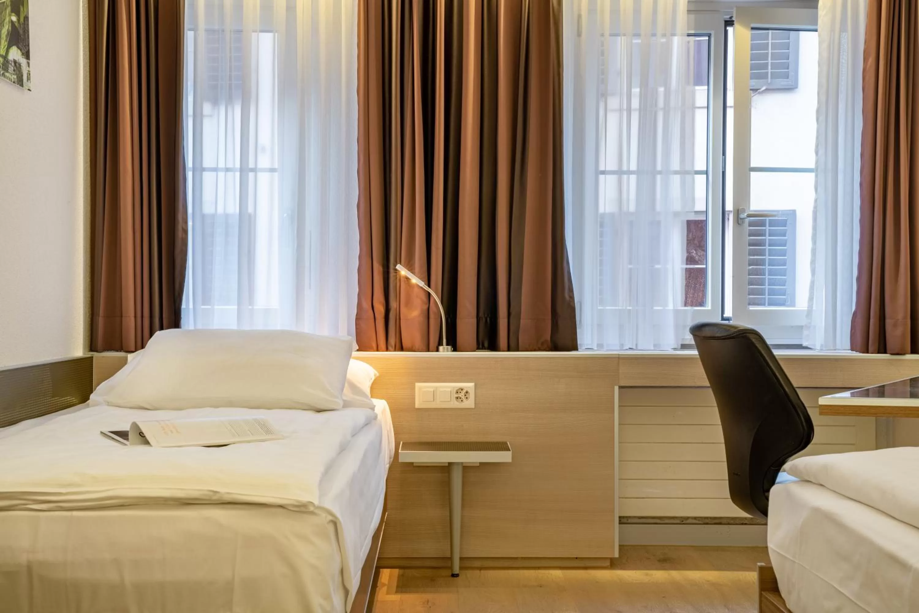 Staff, Bed in Hotel Alexander Zurich Old Town