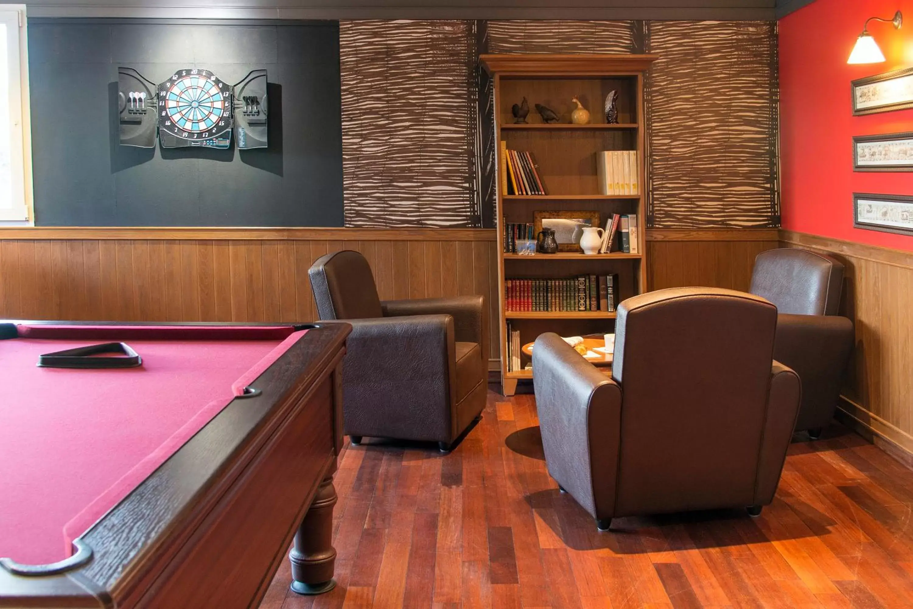 Communal lounge/ TV room, Billiards in ibis Falaise Coeur de Normandie