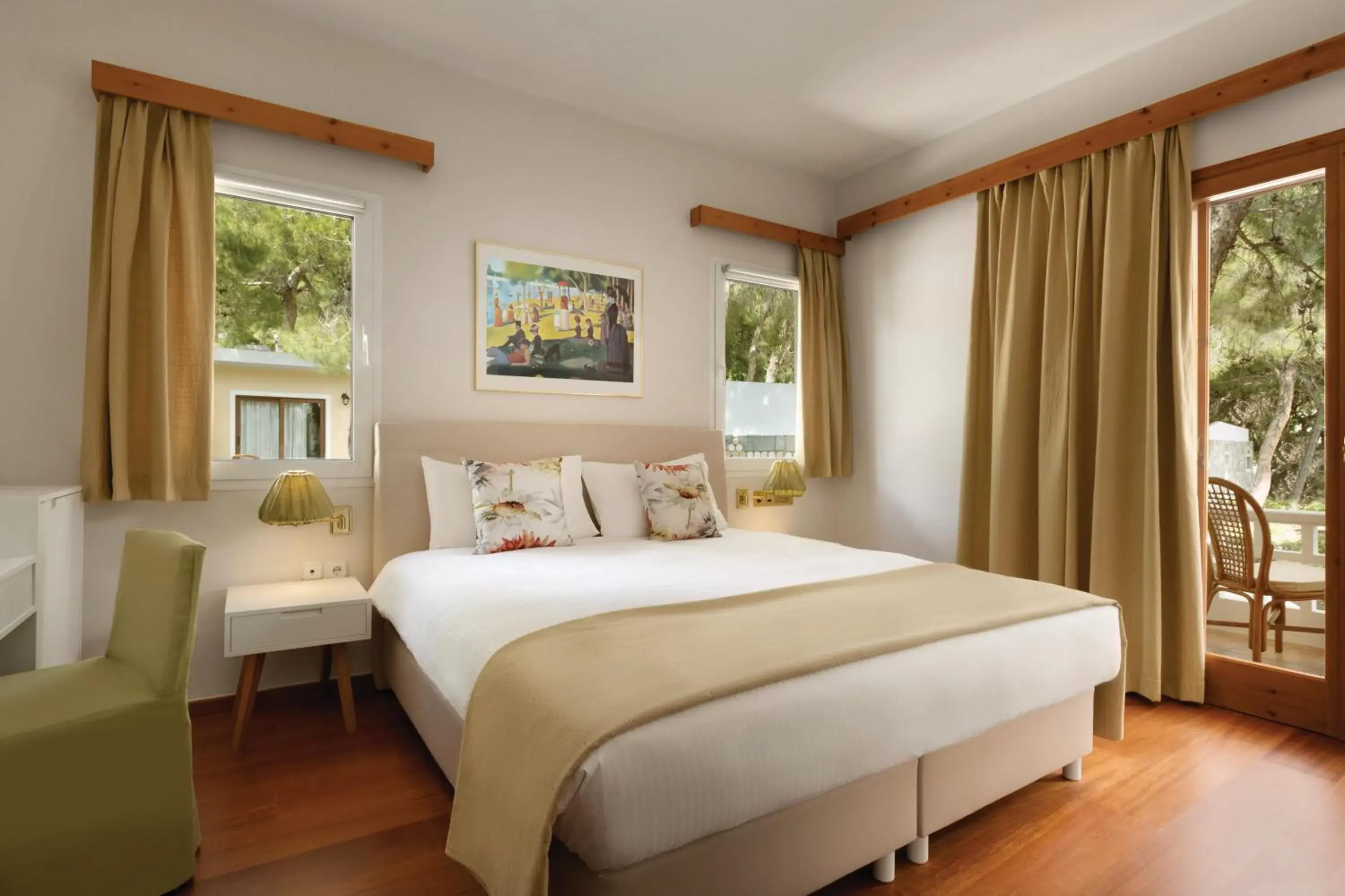 Bedroom, Bed in Wyndham Loutraki Poseidon Resort