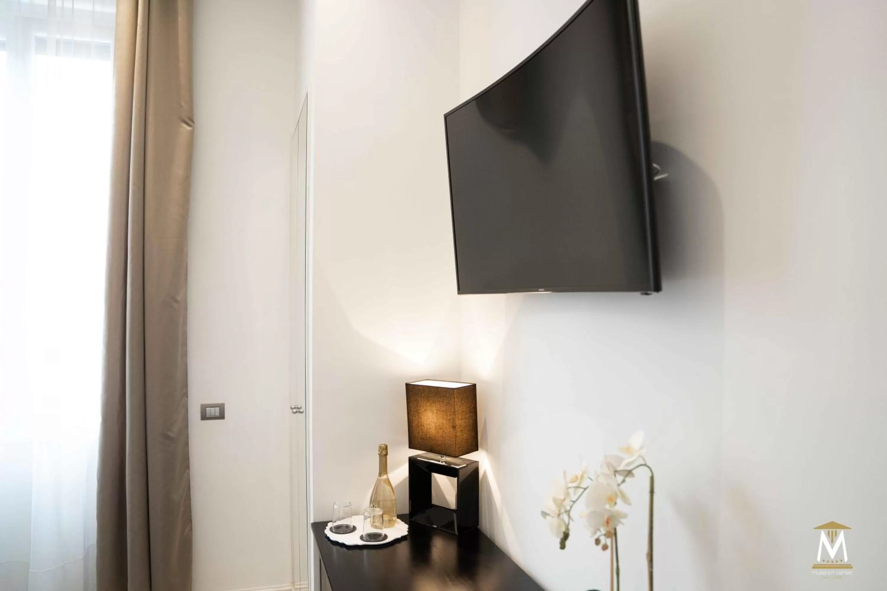 Communal lounge/ TV room in Museum Center Luxury