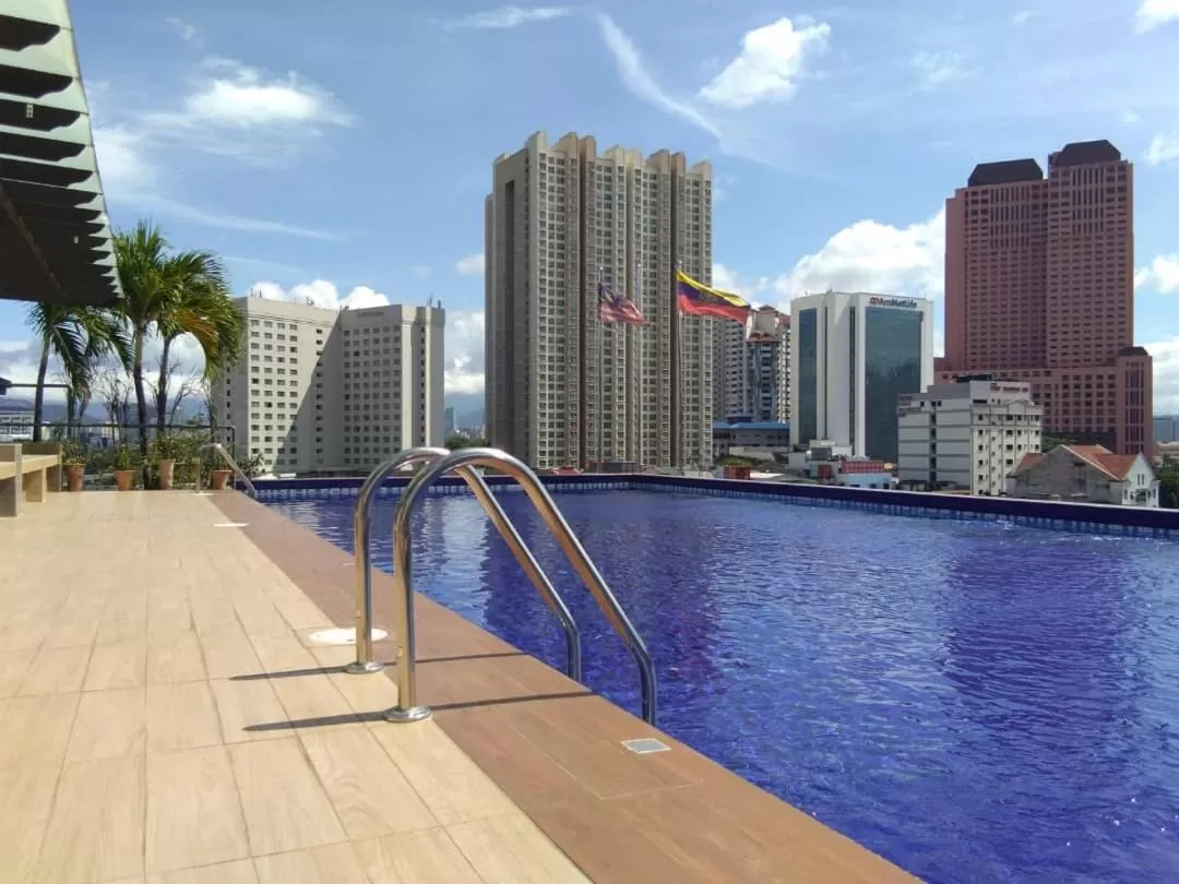 Swimming pool in Leo Palace Hotel Classic Wing, WTC Kuala Lumpur
