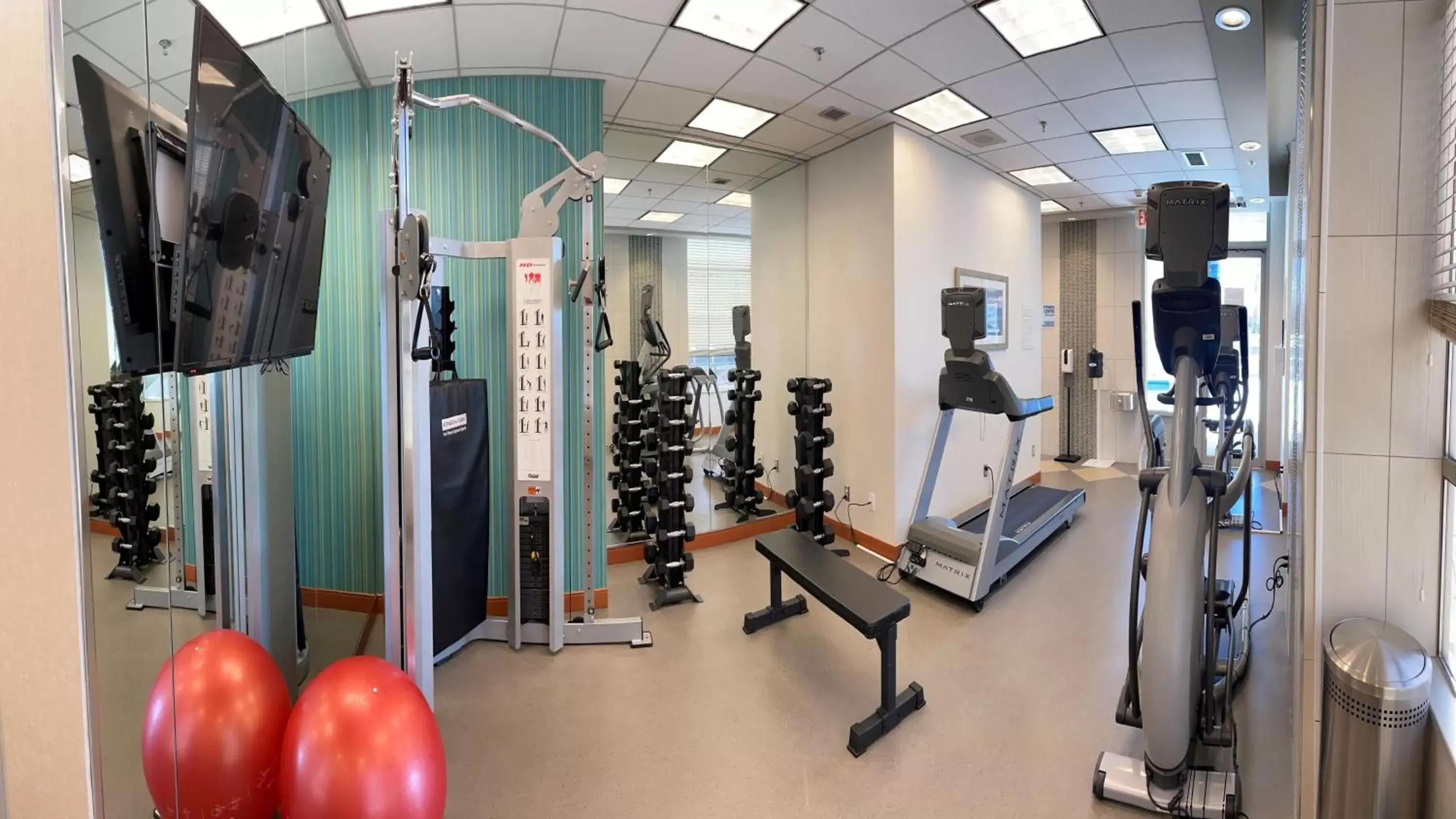 Fitness centre/facilities in Holiday Inn Express Vancouver-Metrotown (Burnaby) Fitness centre/facilities in Holiday Inn Express Vancouver-Metrotown (Burnaby)