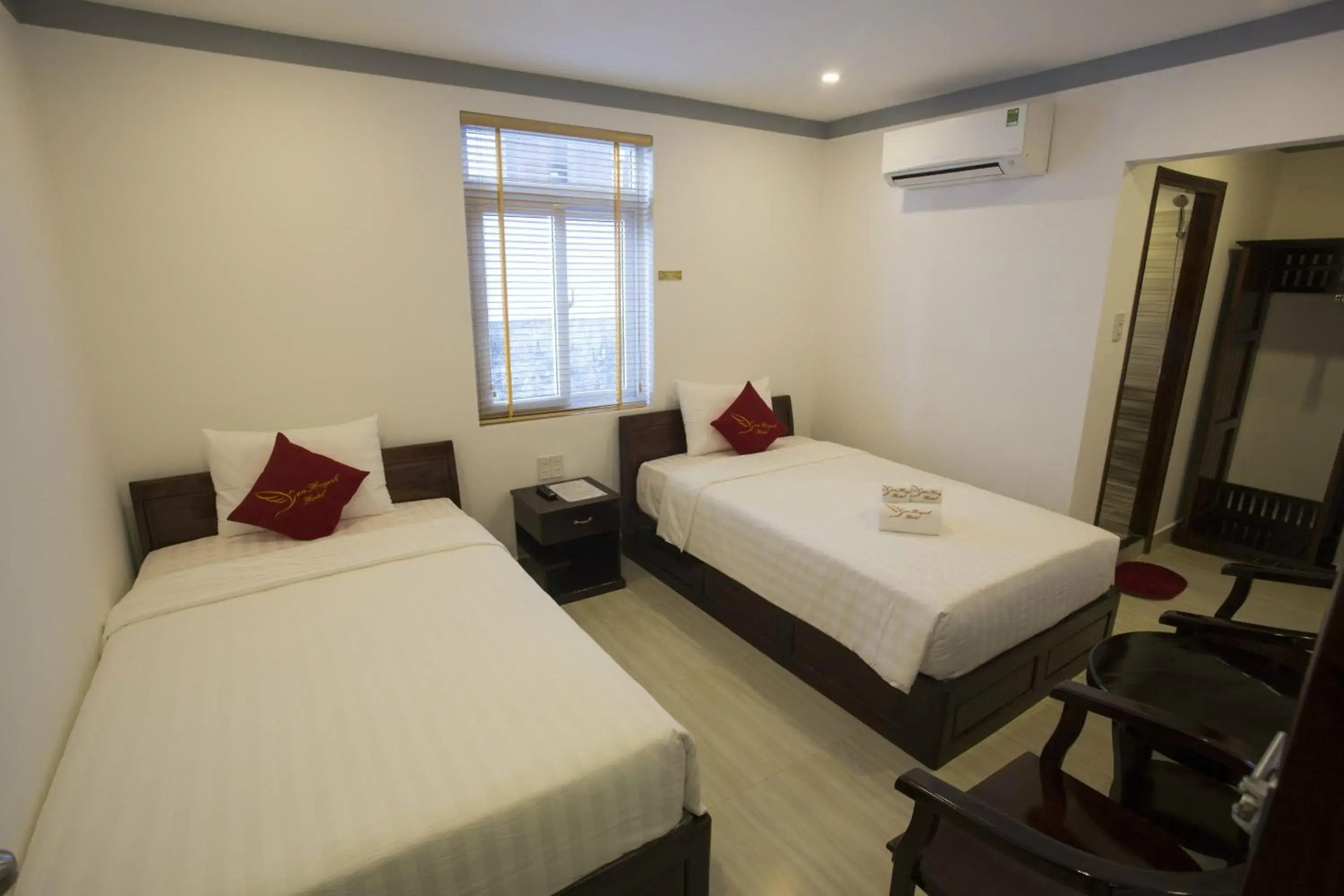 Superior Twin Room in Yen Huynh Guest House