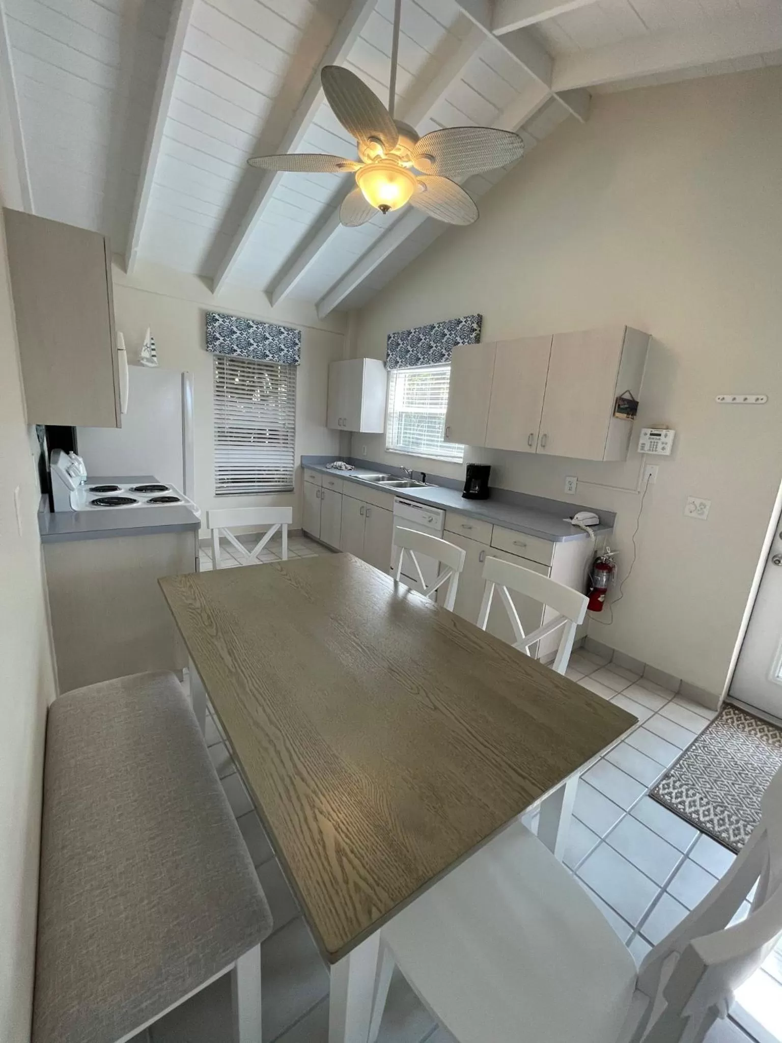 Kitchen or kitchenette in Cedar Cove Resort & Cottages