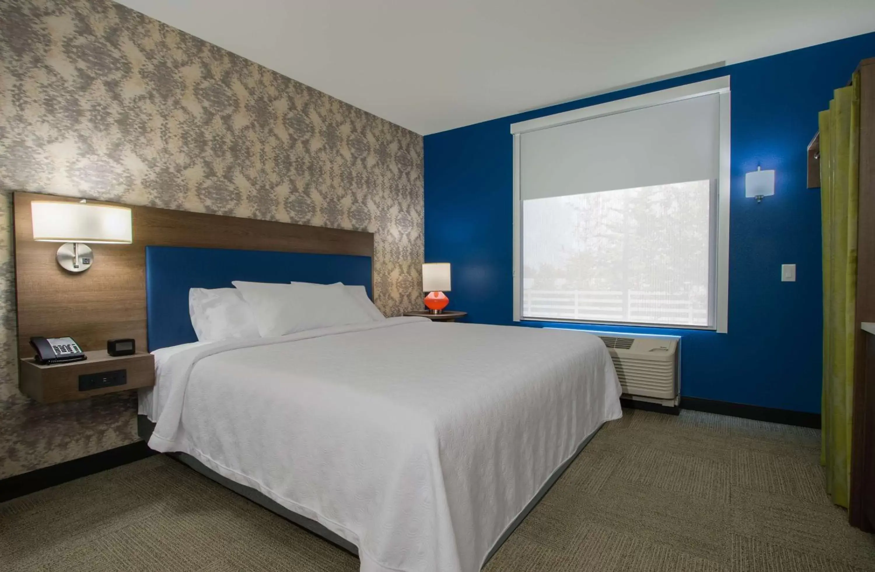 Bed in Home2 Suites By Hilton Grove City Columbus