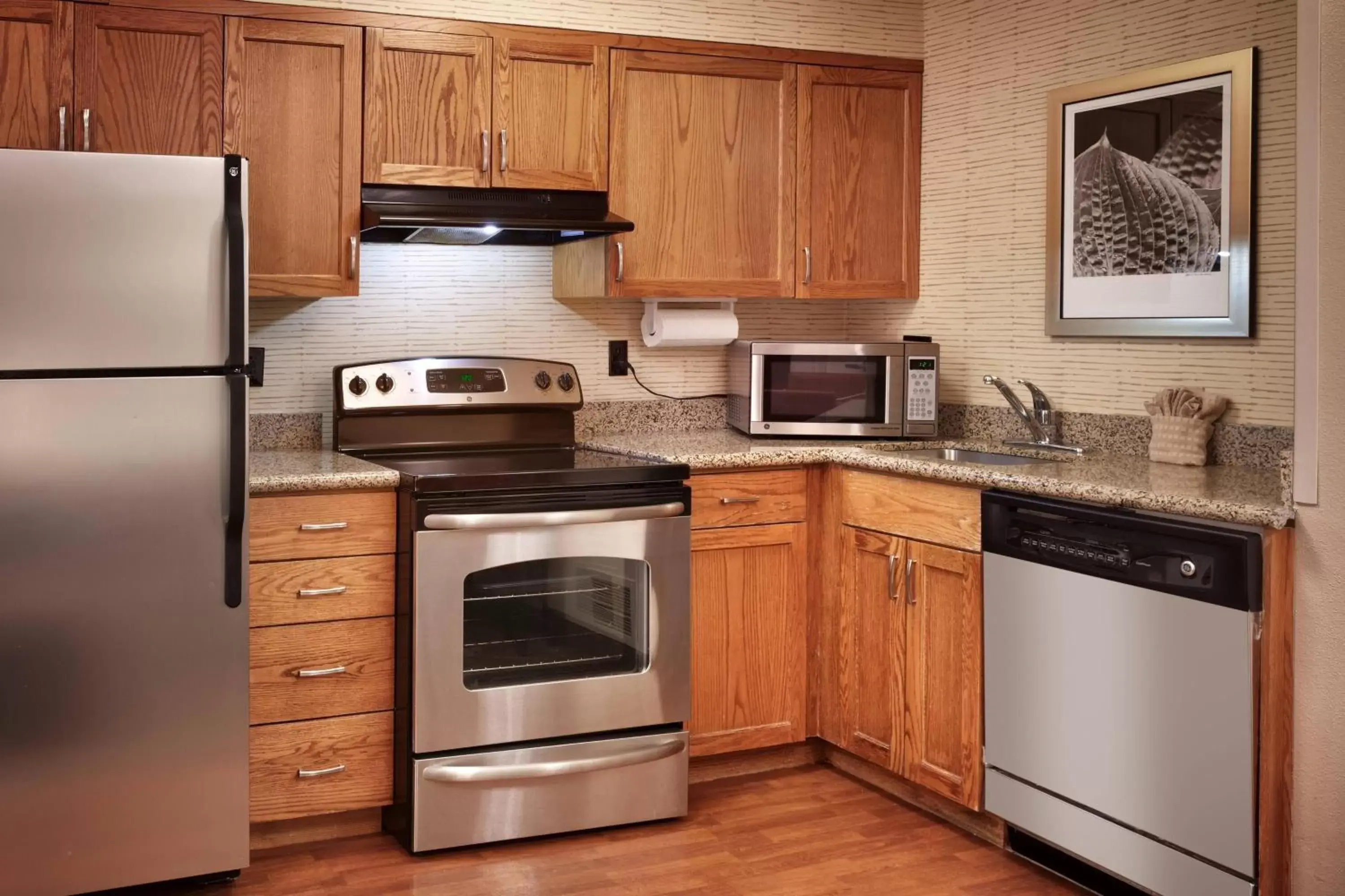 Bedroom, Kitchen/Kitchenette in Residence Inn Salt Lake City Sandy