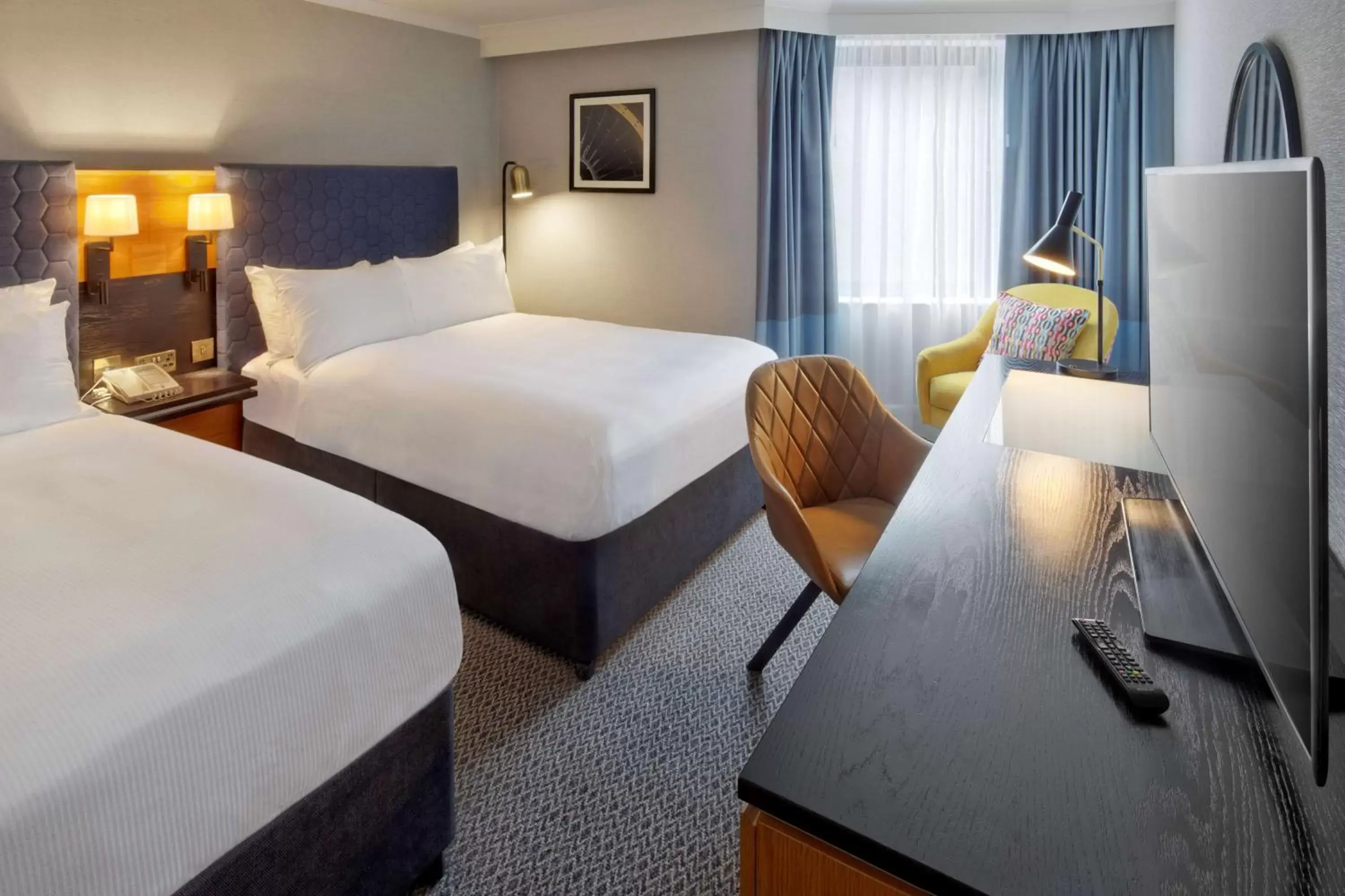 Bedroom, Bed in DoubleTree by Hilton Manchester Airport