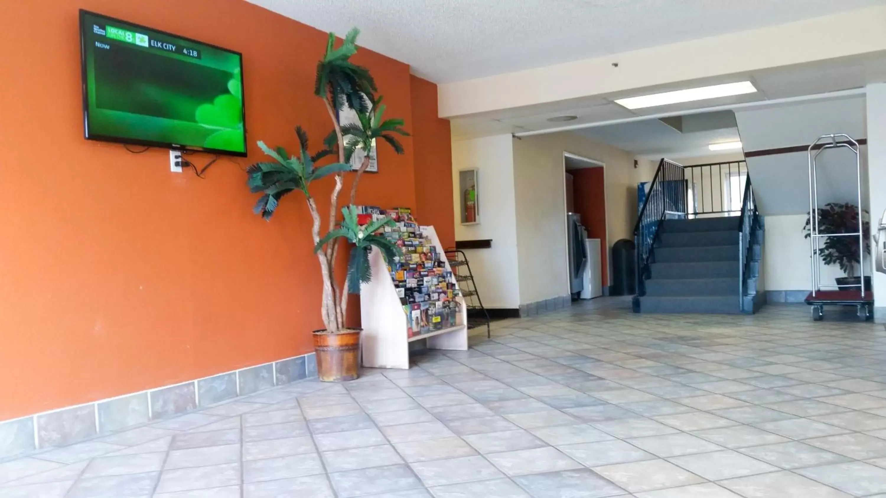 Lobby or reception, TV/Entertainment Center in Motel 6 Elk City, Ok