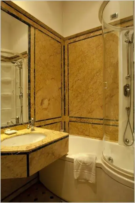 Bathroom in Hotel Villa San Pio