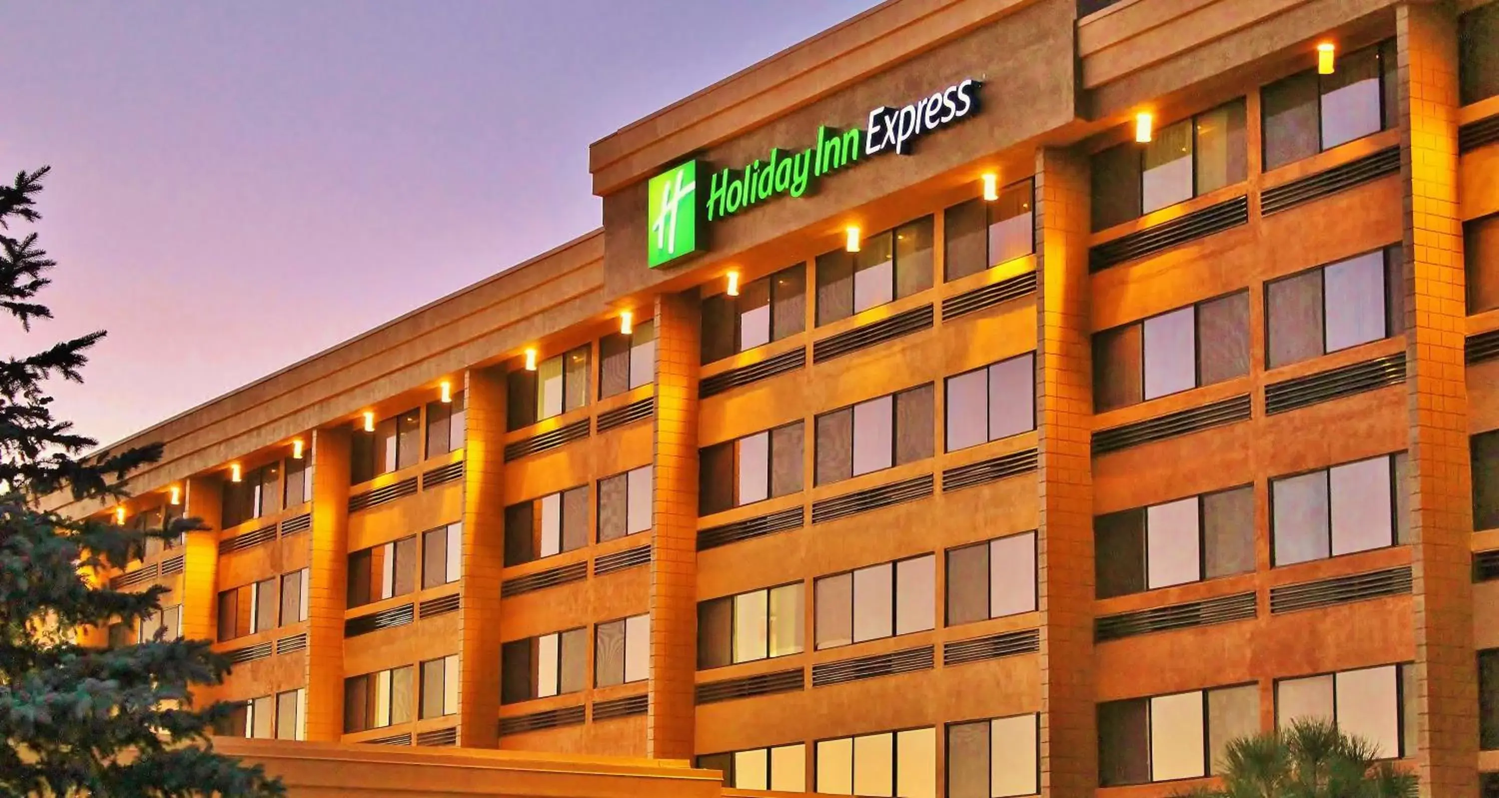 Property Building in Holiday Inn Express Flagstaff, an IHG Hotel