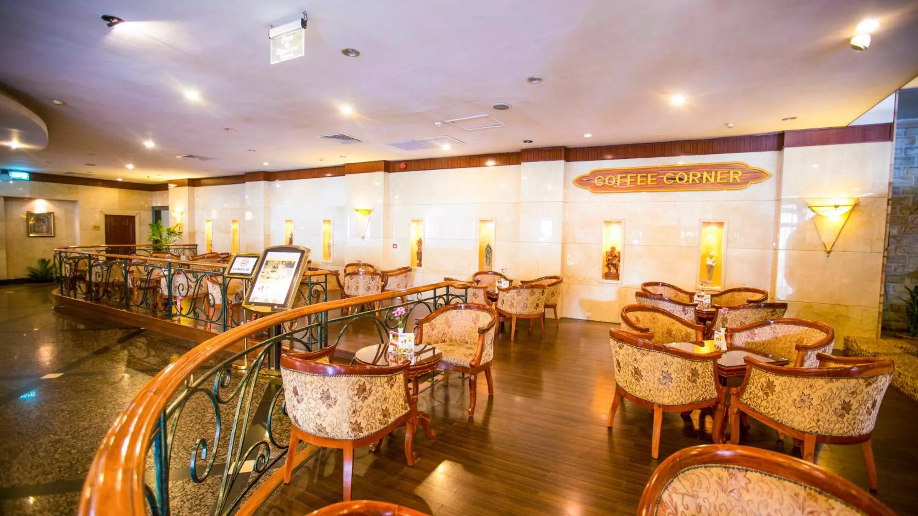 Lounge or bar, Restaurant/Places to Eat in Phnom Penh Hotel