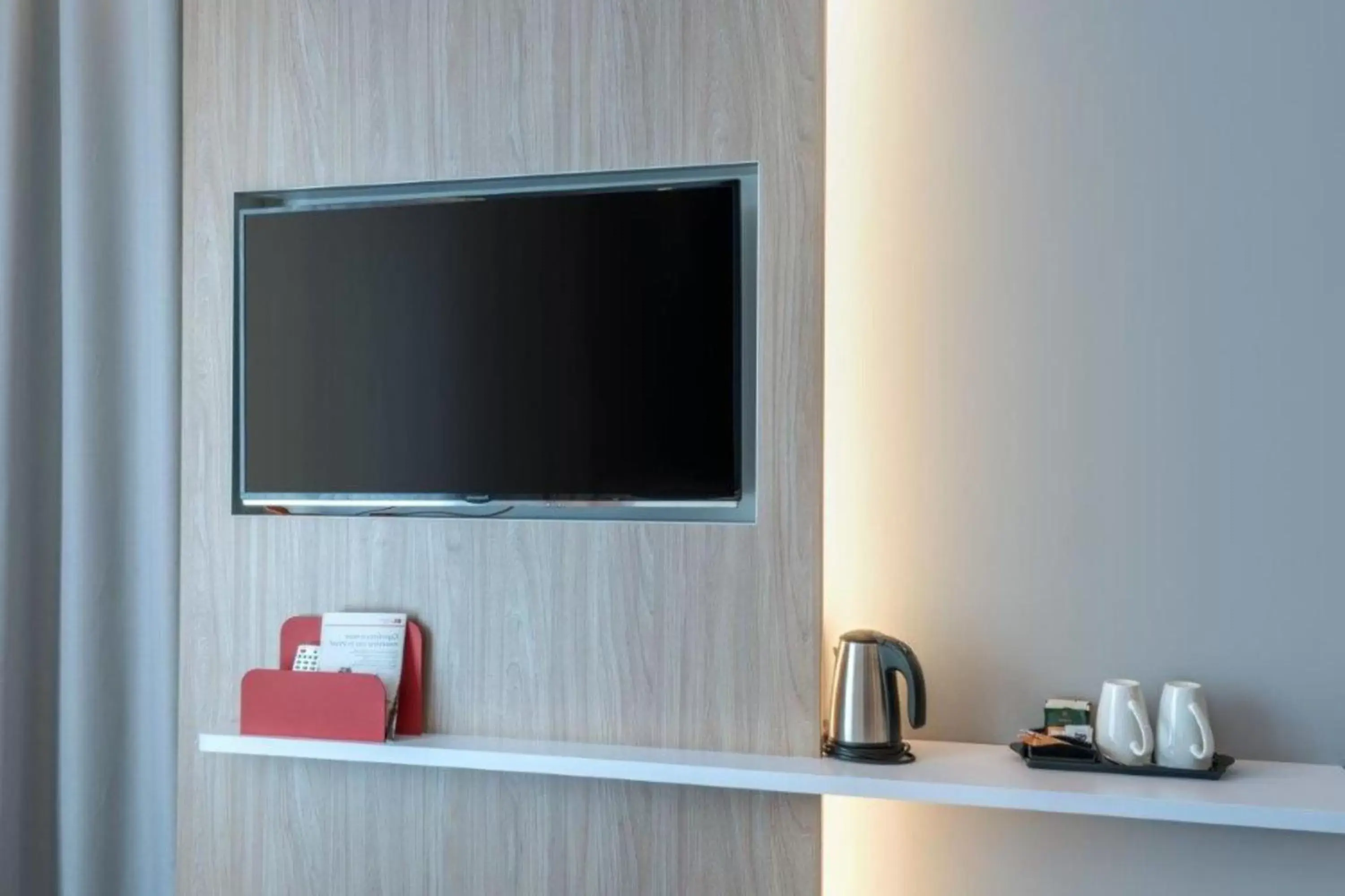 TV and multimedia, TV/Entertainment Center in Holiday Inn Express - Offenburg, an IHG Hotel