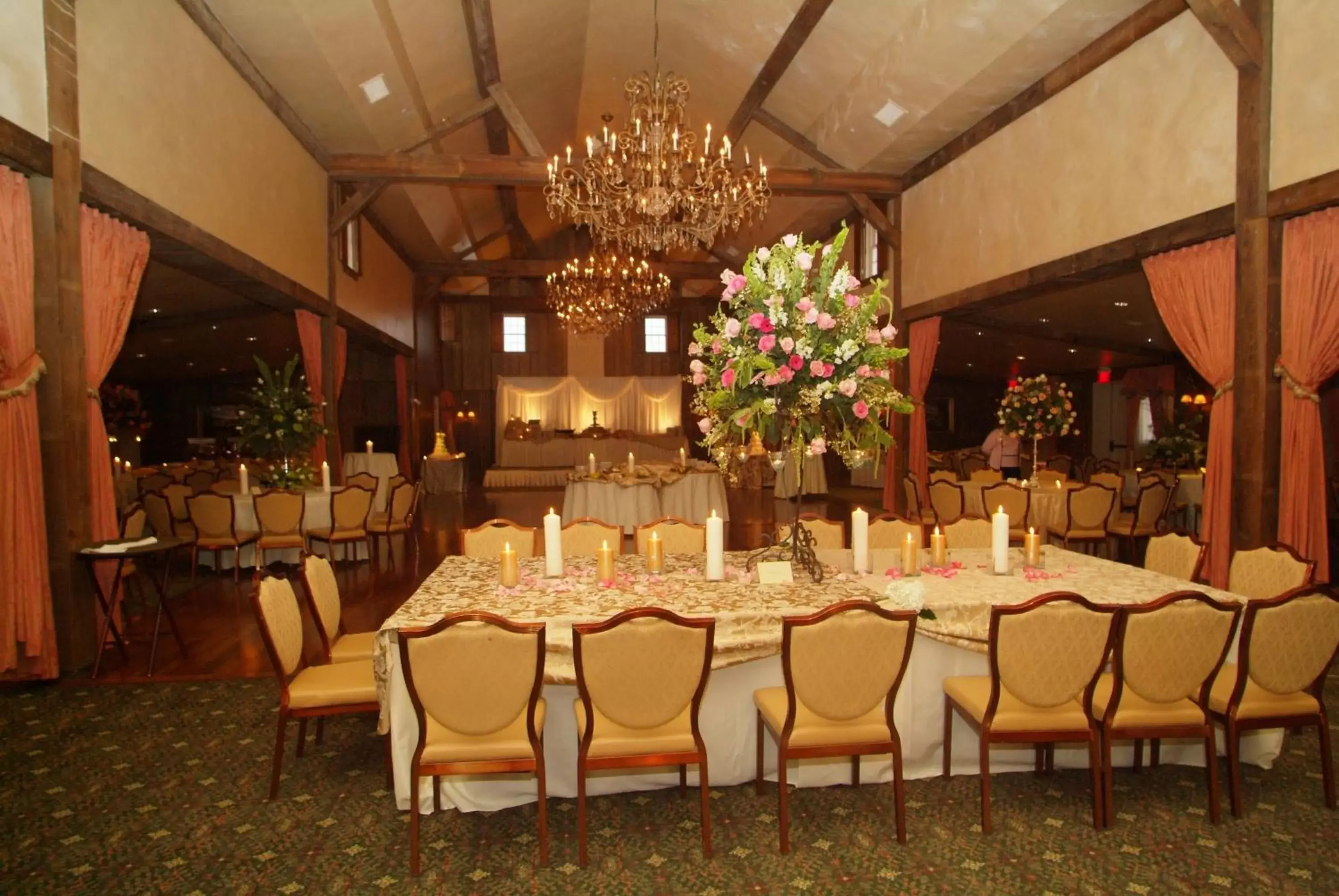Property building, Restaurant/Places to Eat in Normandy Farm Hotel & Conference Center