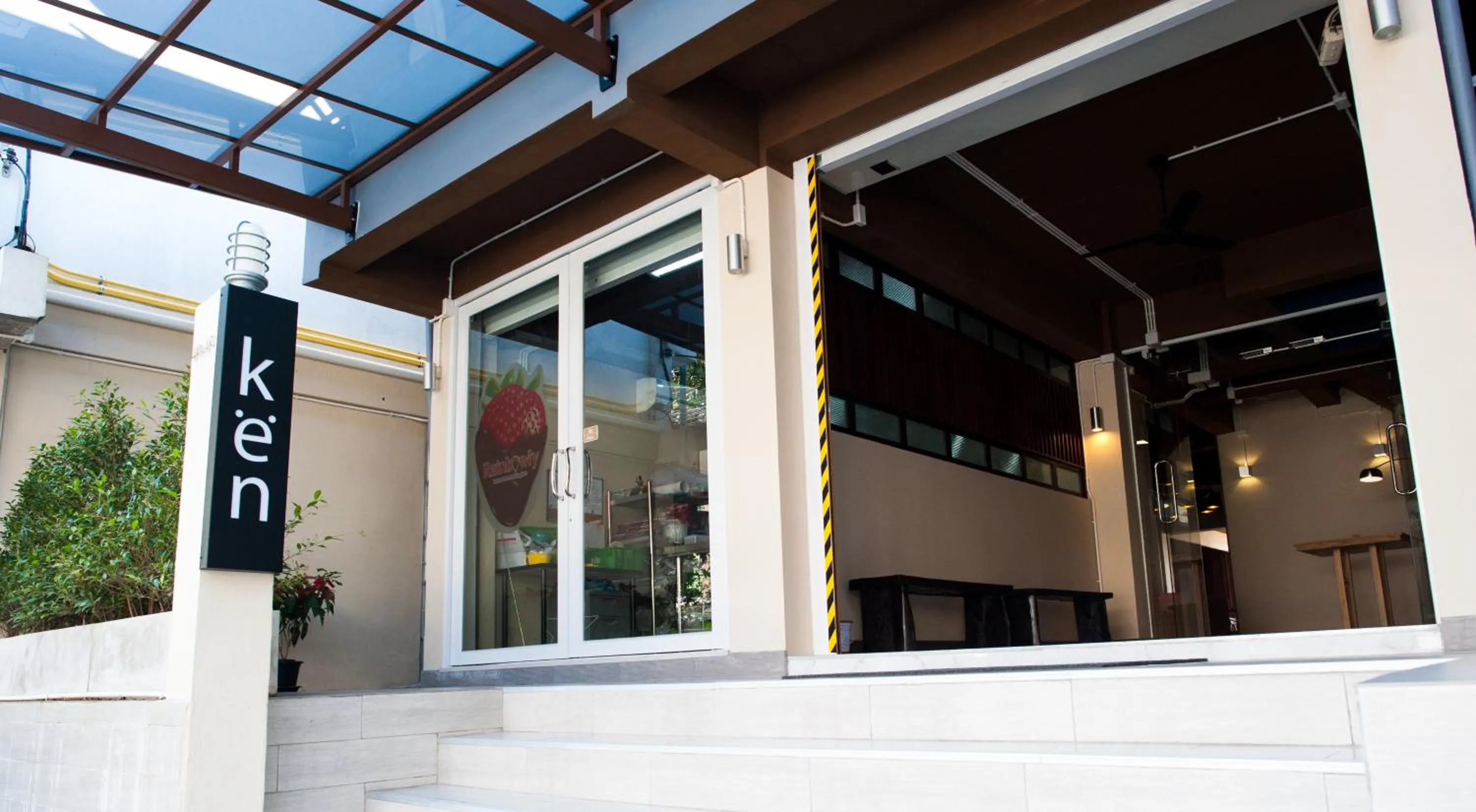 Facade/entrance in KENCOZY accommodation