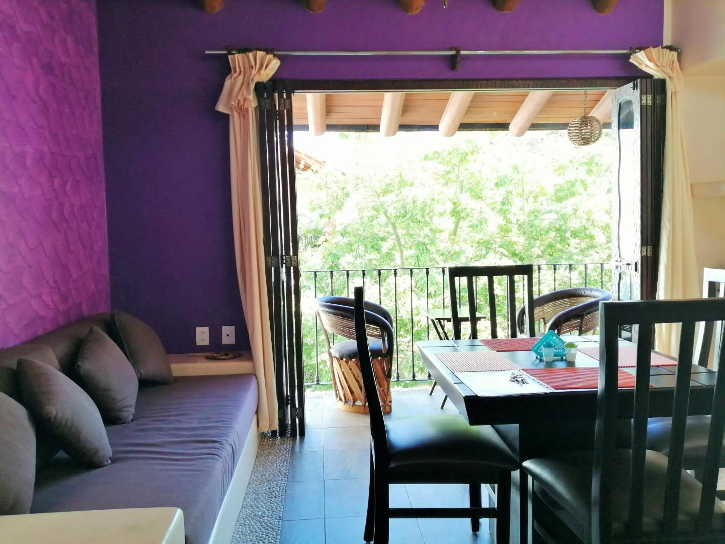 Dining area in Ceiba Studios