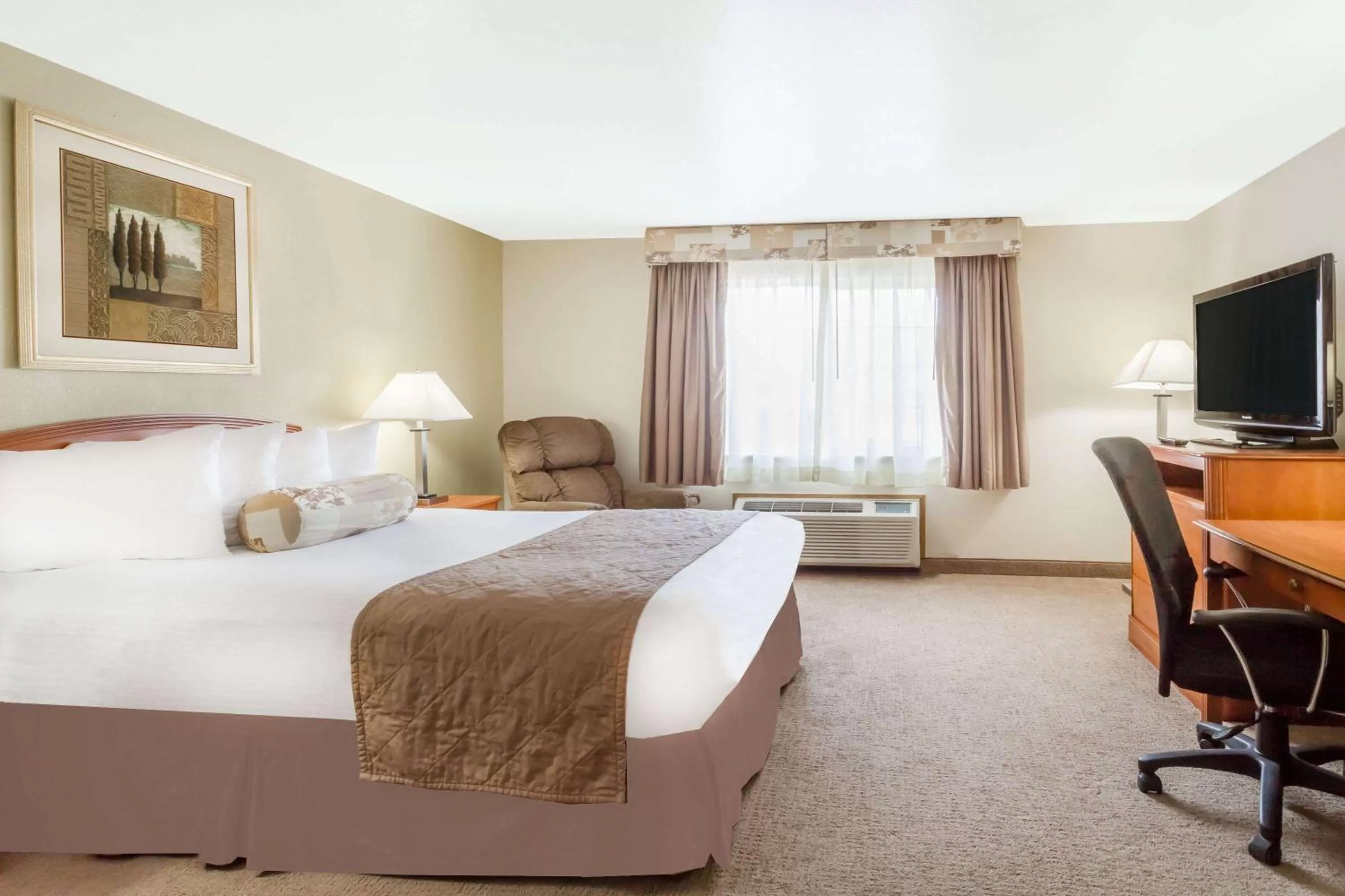 Photo of the whole room, Bed in Ramada by Wyndham Ely