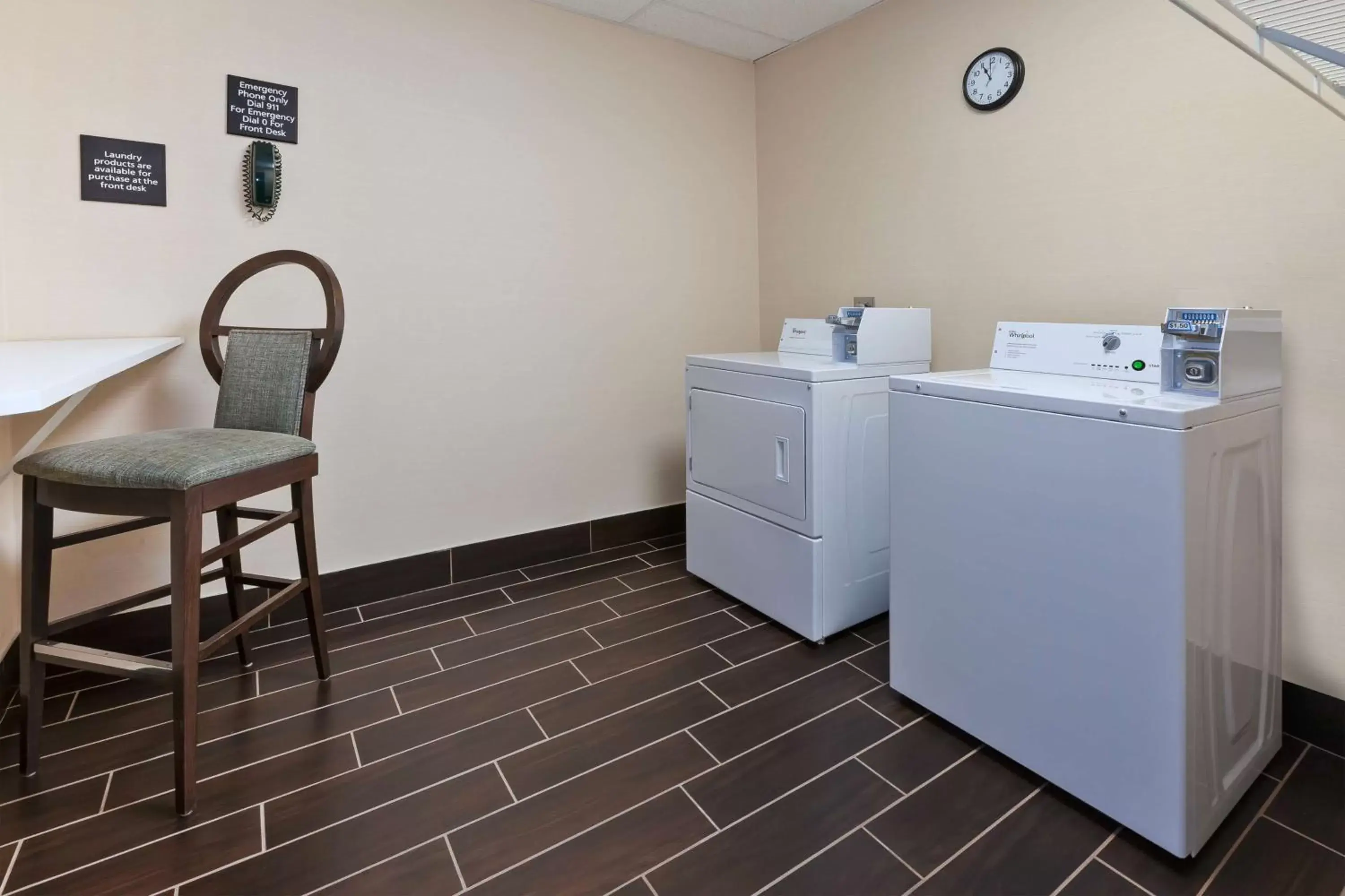 Meeting/conference room, Kitchen/Kitchenette in Hampton Inn Marysville