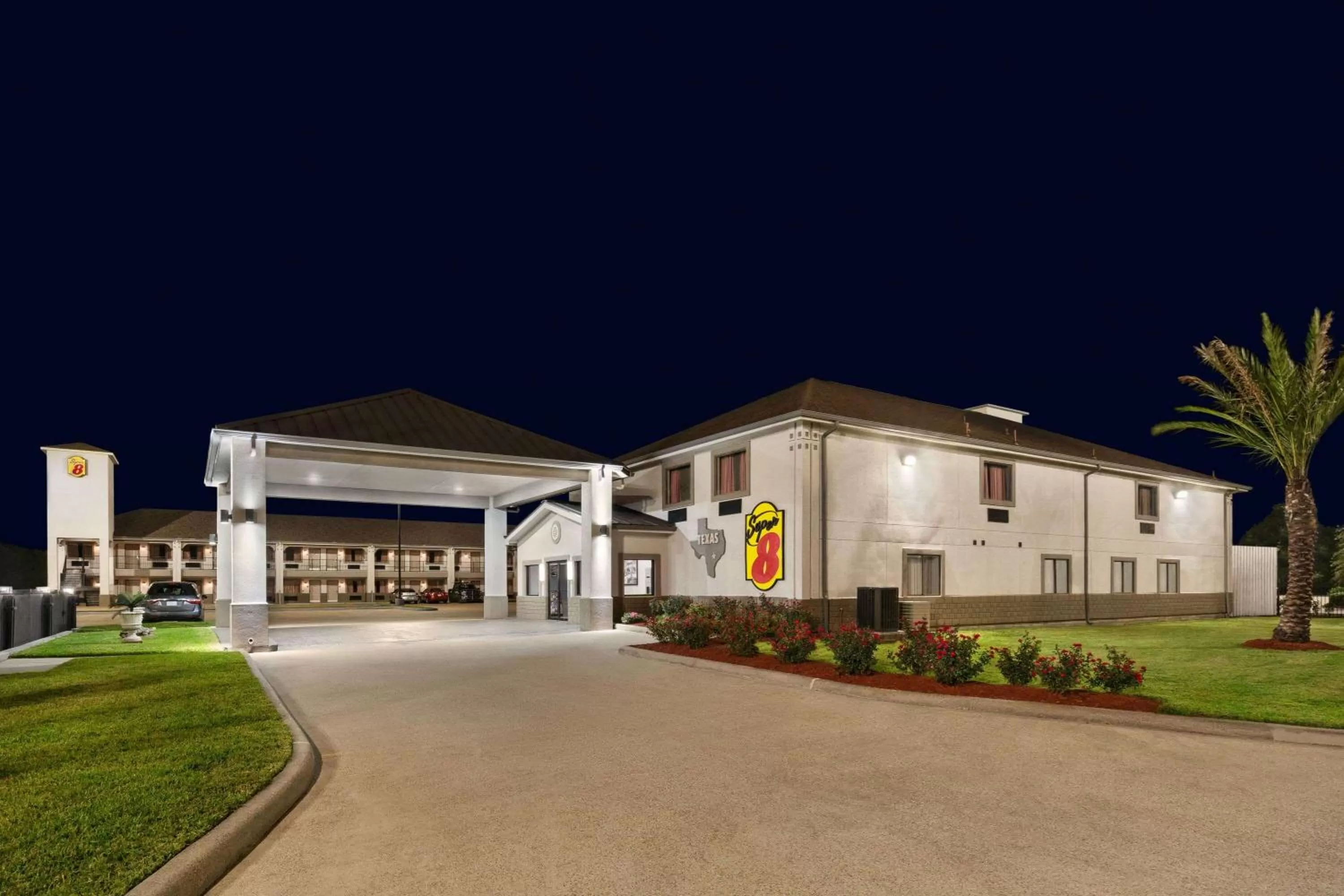 Property Building in Super 8 by Wyndham Houston/Dtwn/I-610