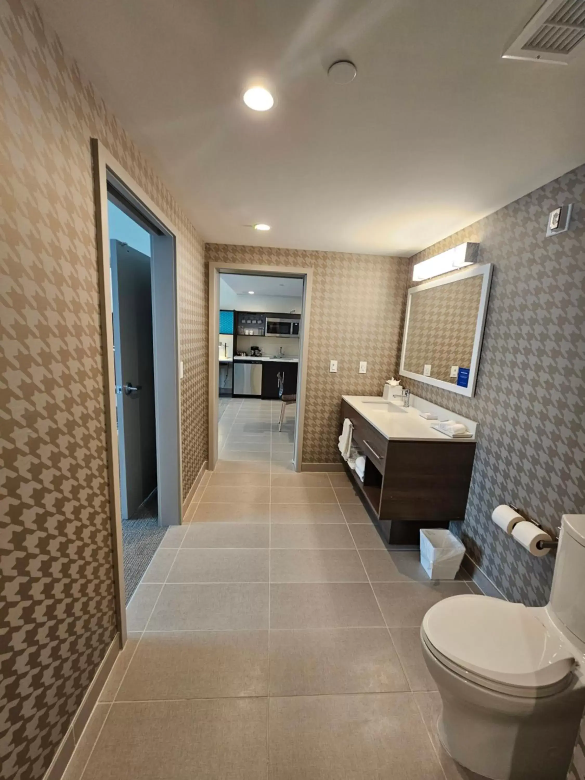 Bathroom in Home2 Suites By Hilton Allentown Bethlehem Airport