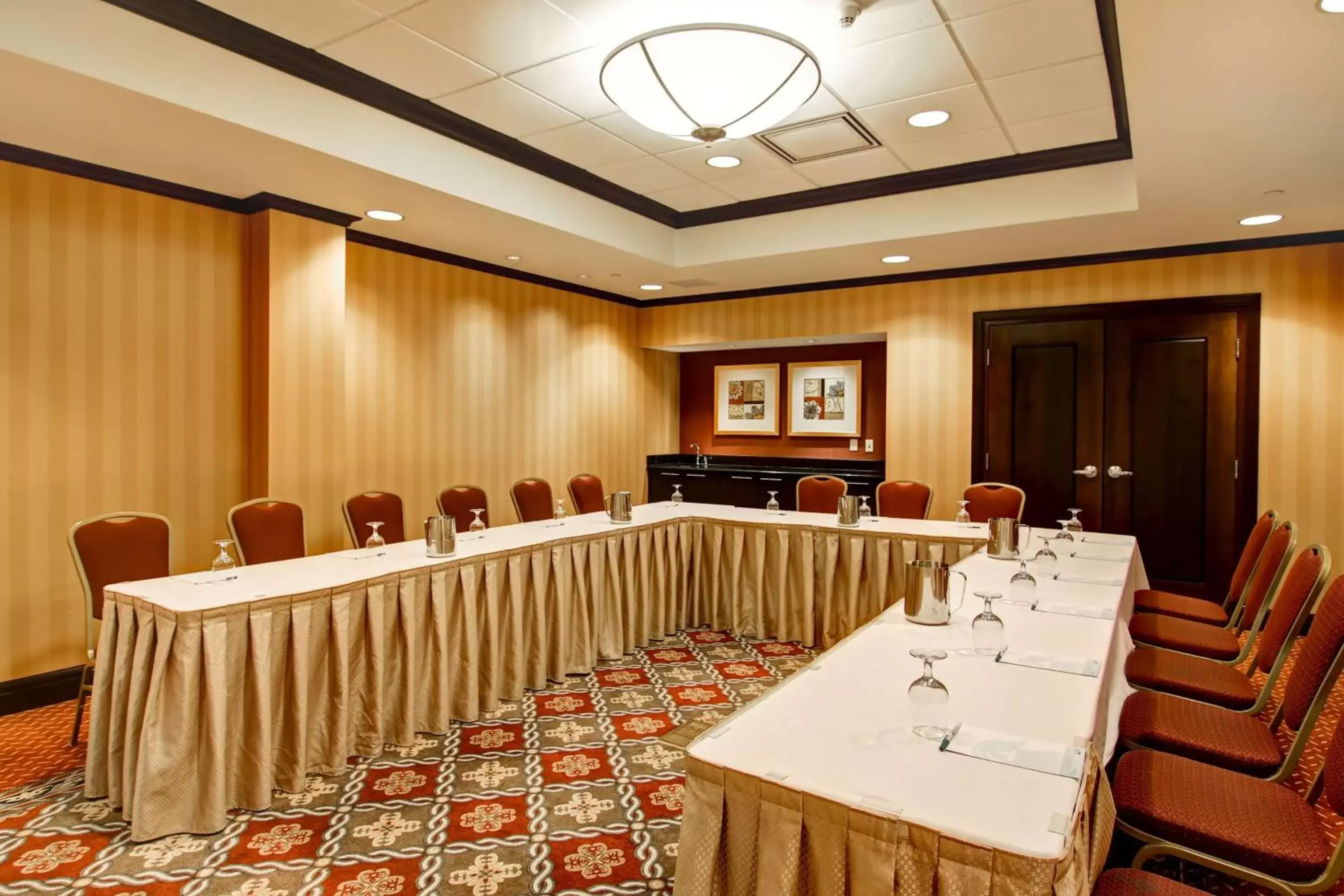 Meeting/conference room in Hampton Inn by Hilton Toronto Airport Corporate Centre