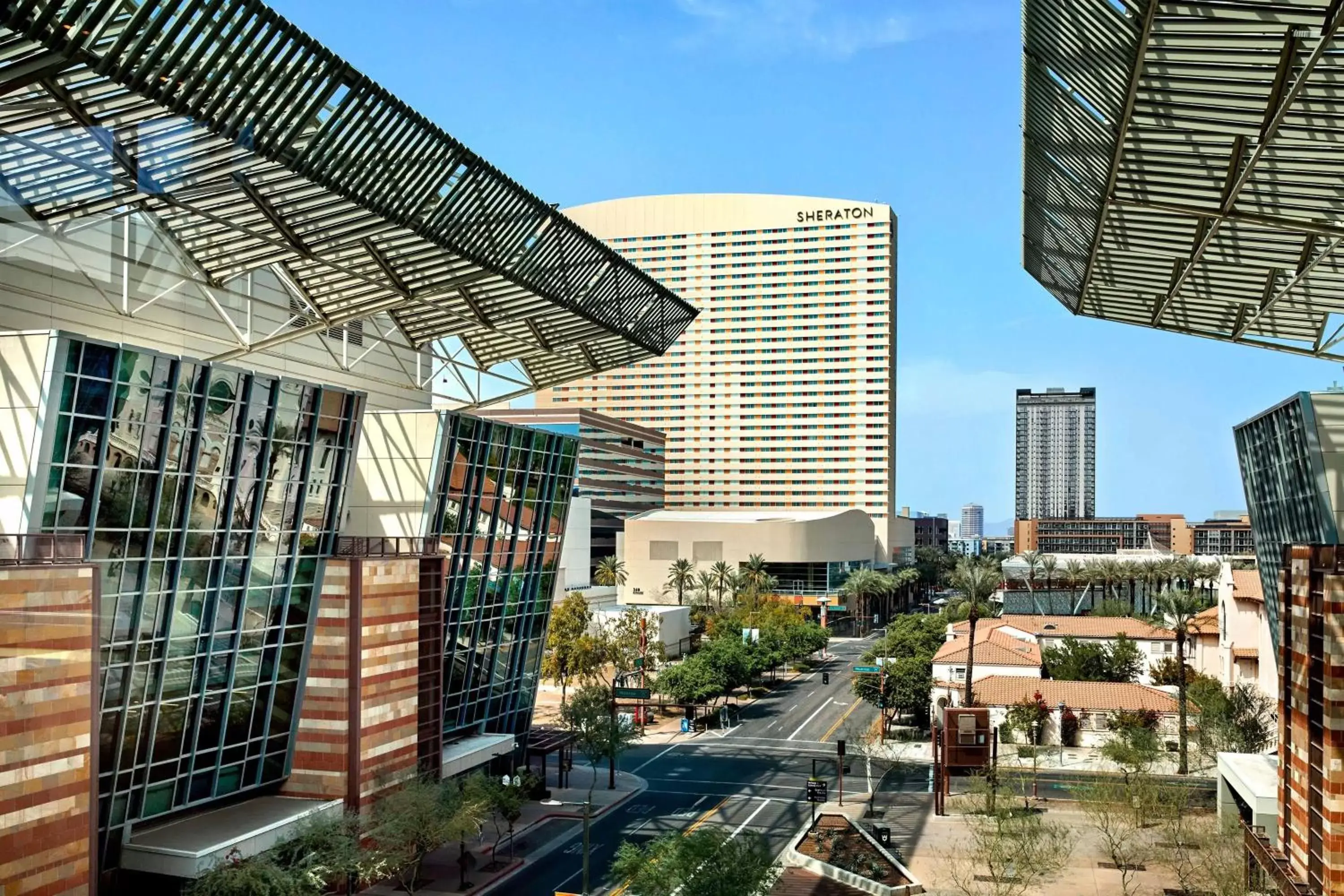 Property building in Sheraton Phoenix Downtown