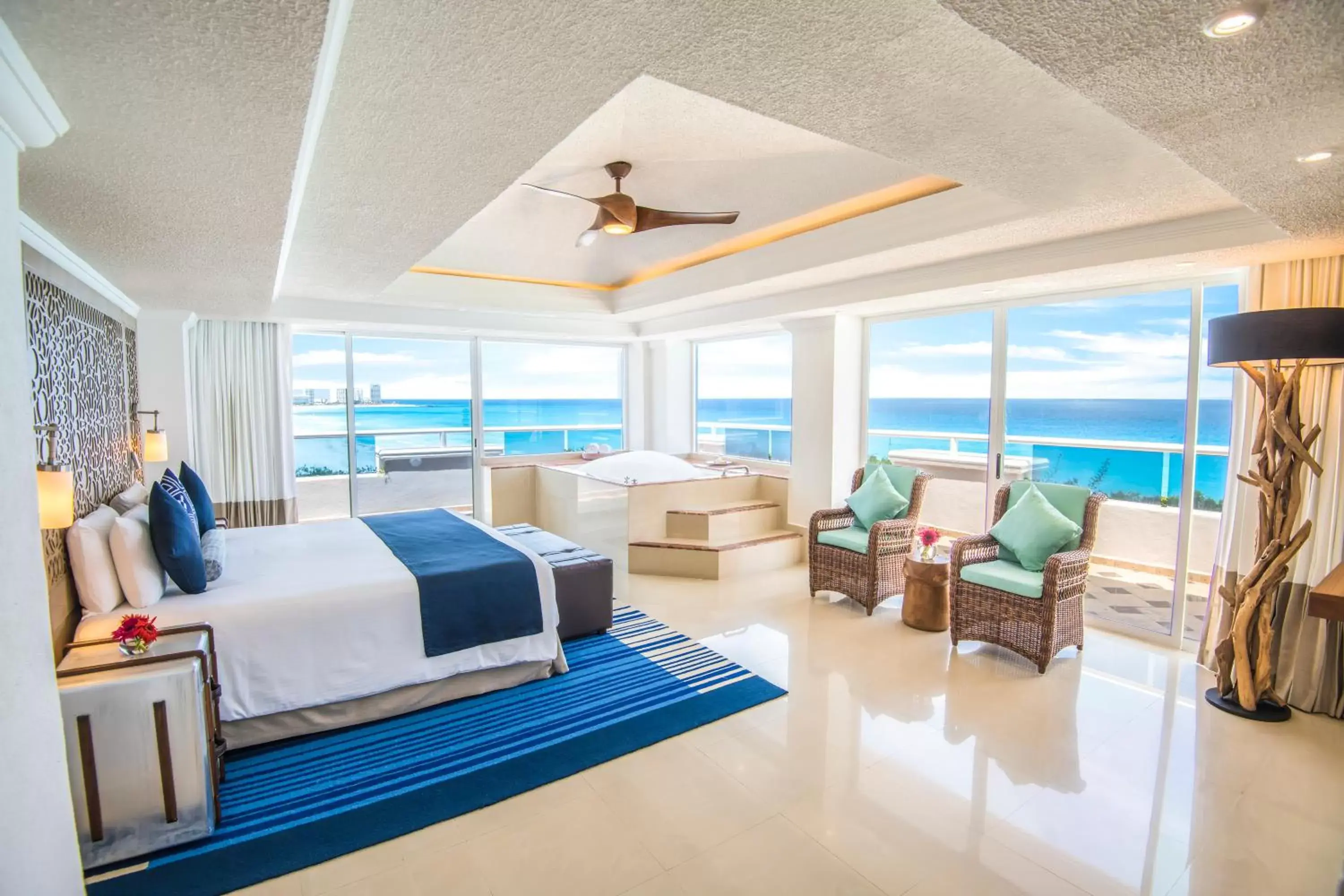 Bed, Sea View in Wyndham Alltra Cancun All Inclusive Resort