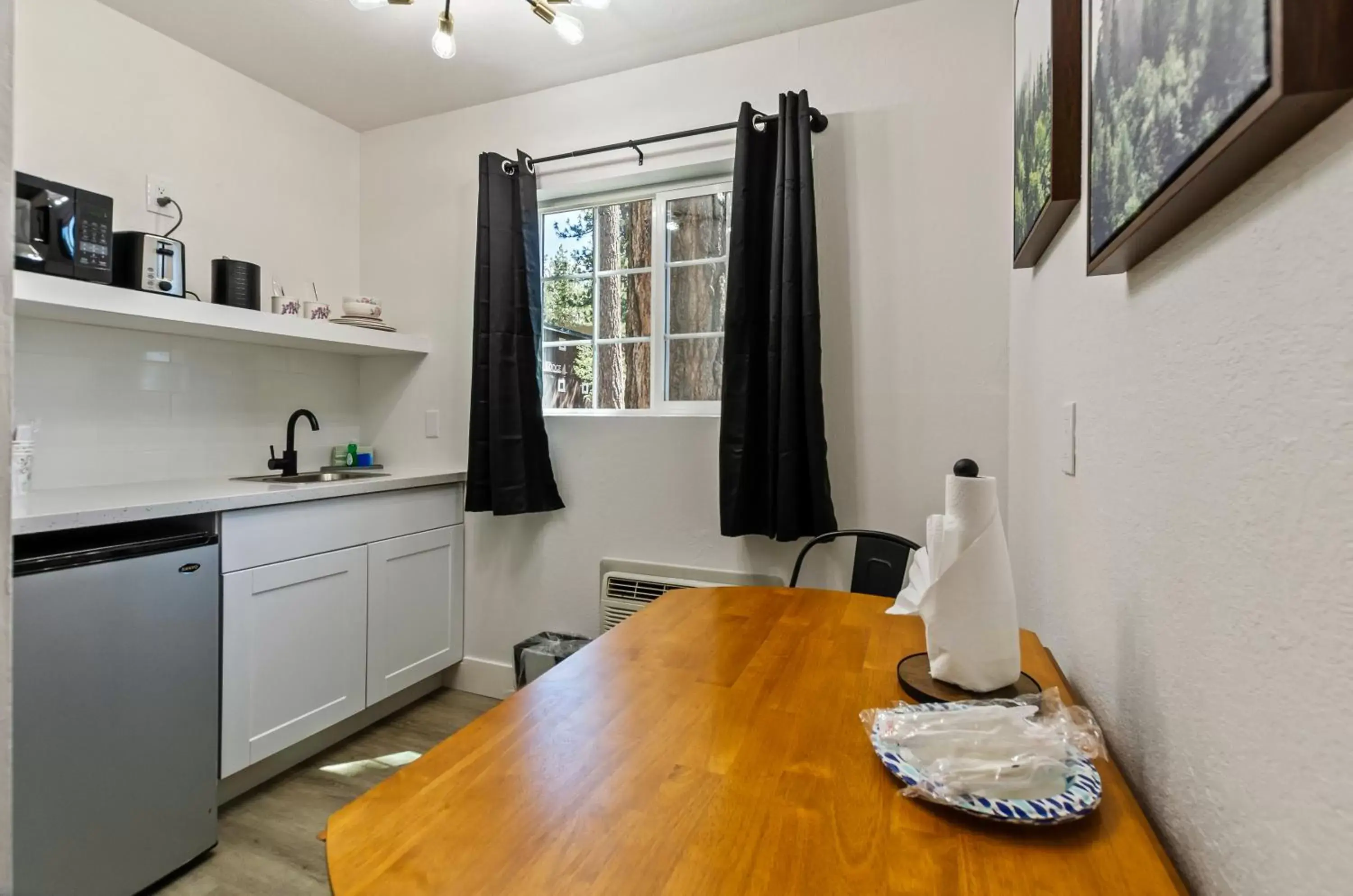 Kitchen/Kitchenette in The Jeffrey Hotel