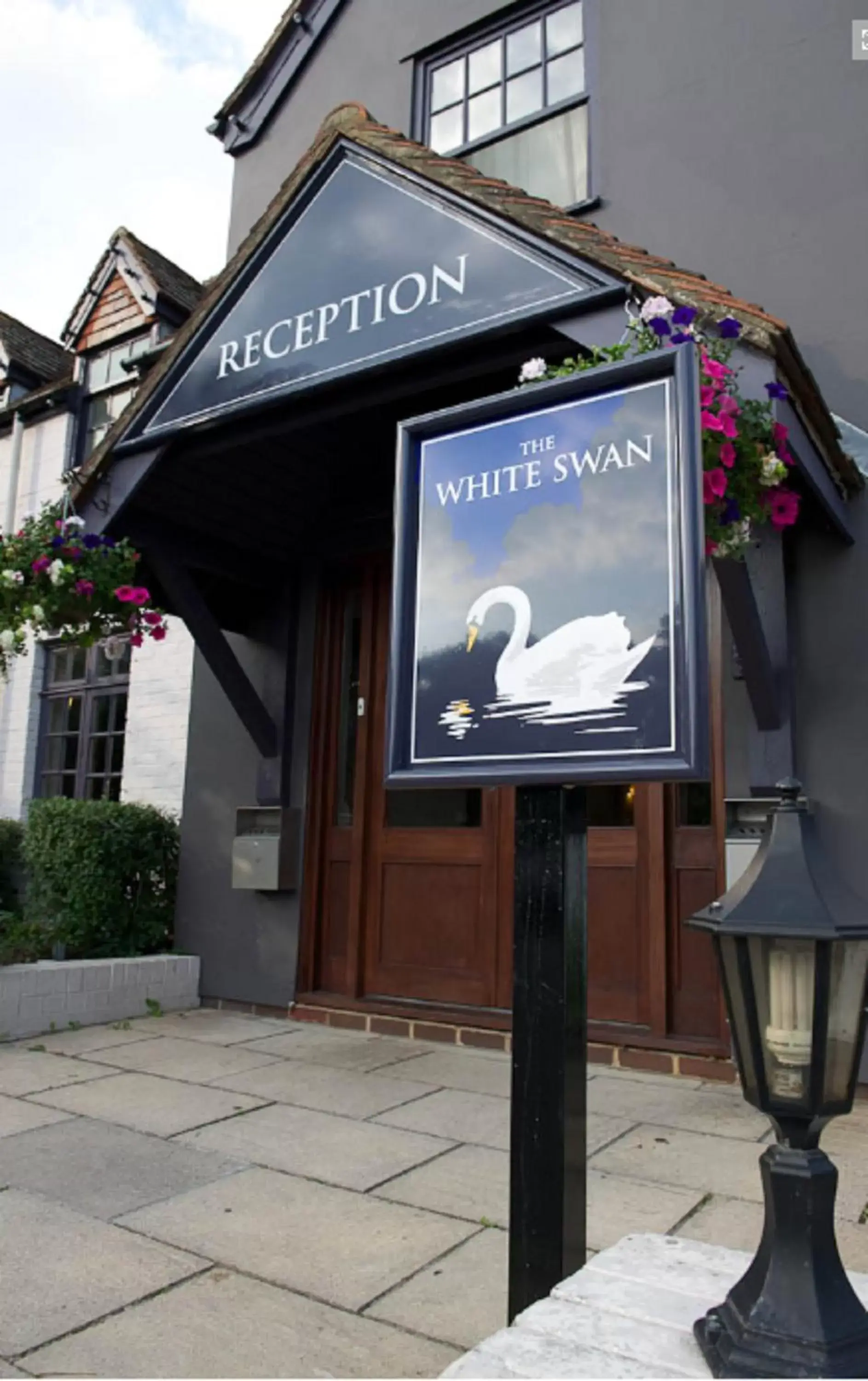 Facade/entrance in The White Swan Facade/entrance in The White Swan