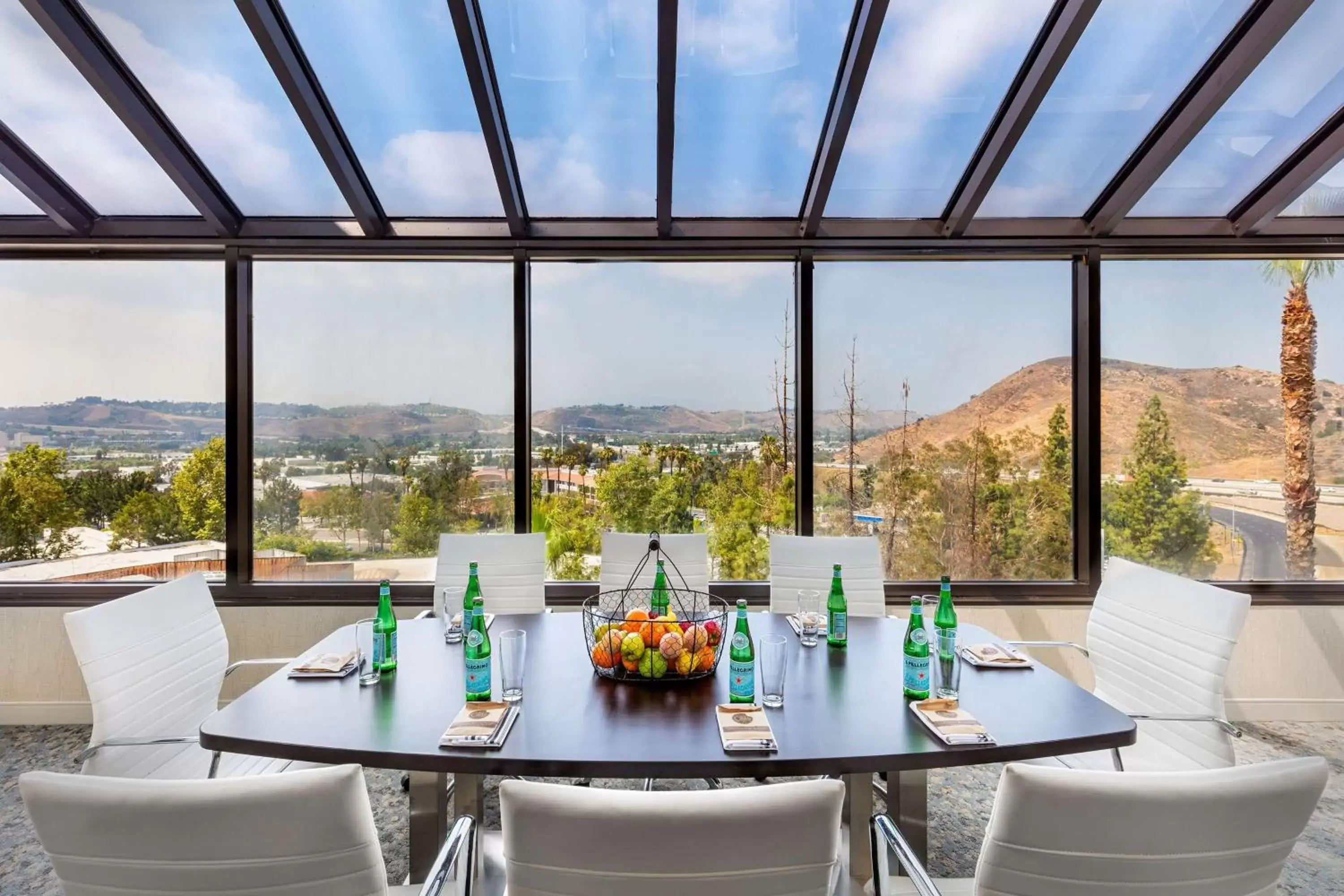 Restaurant/places to eat in Doubletree By Hilton Pomona Restaurant/places to eat in Doubletree By Hilton Pomona