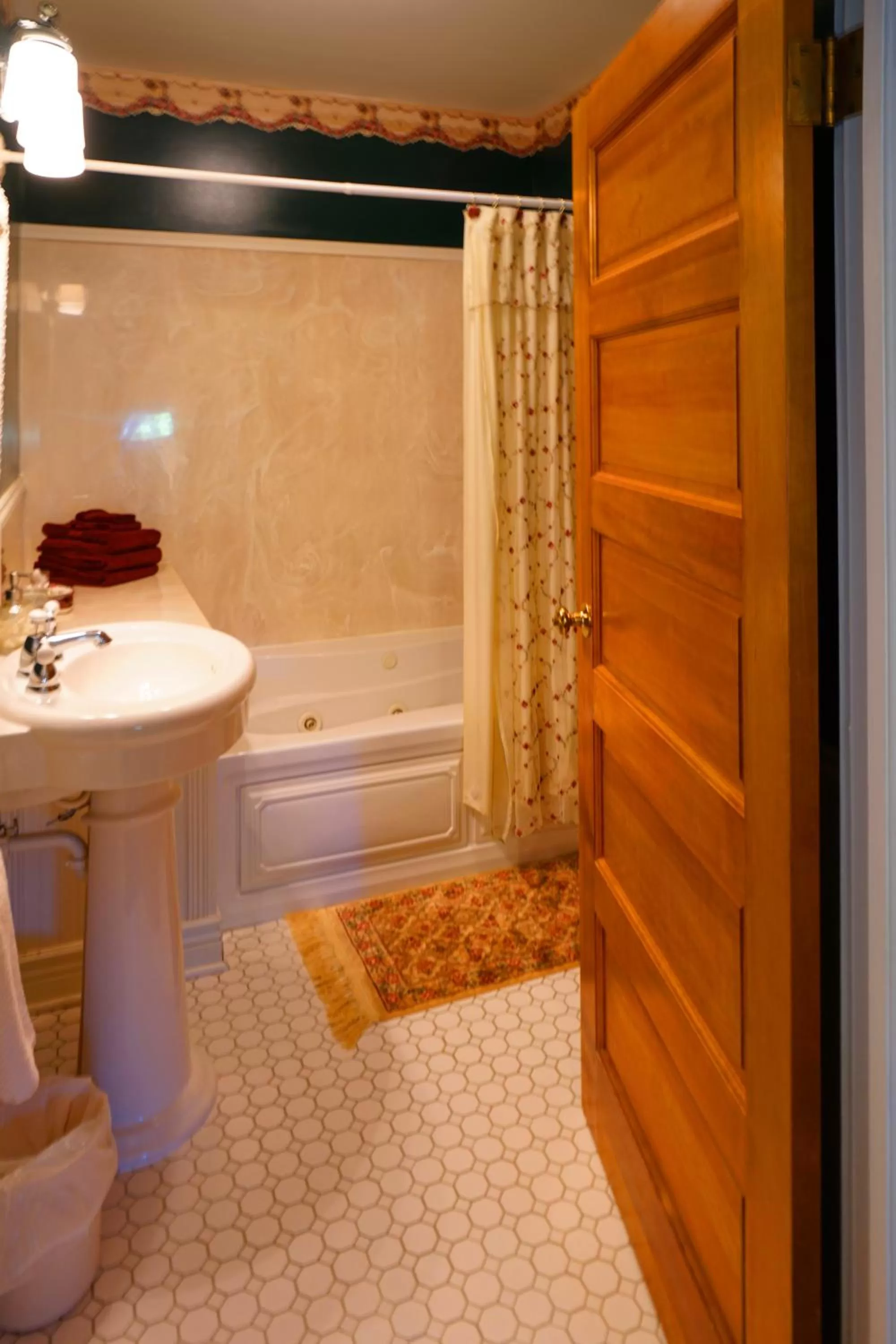 Bathroom in Rose Heart Inn