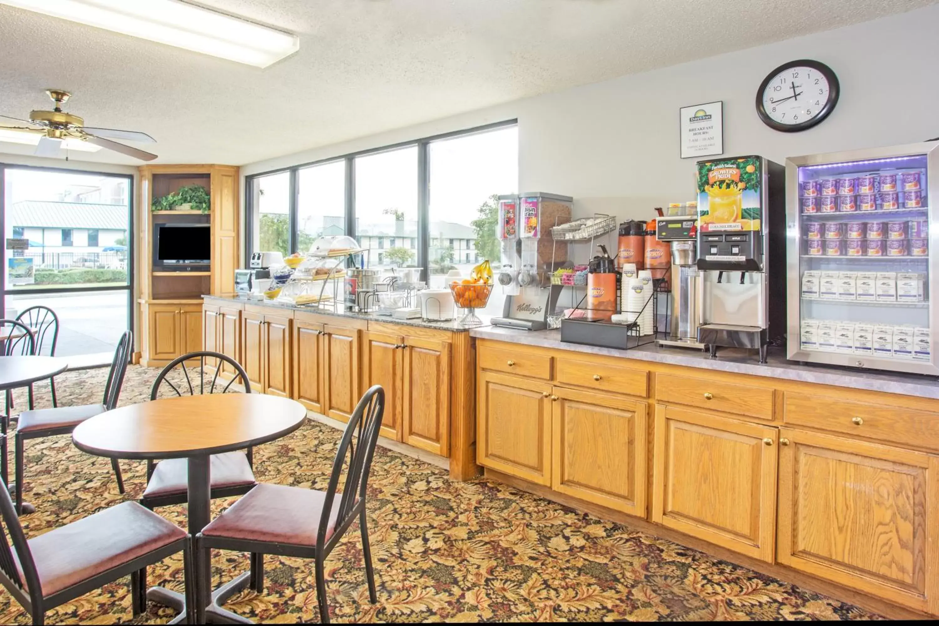 Continental breakfast in Days Inn by Wyndham Valdosta I-75 Continental breakfast in Days Inn by Wyndham Valdosta I-75