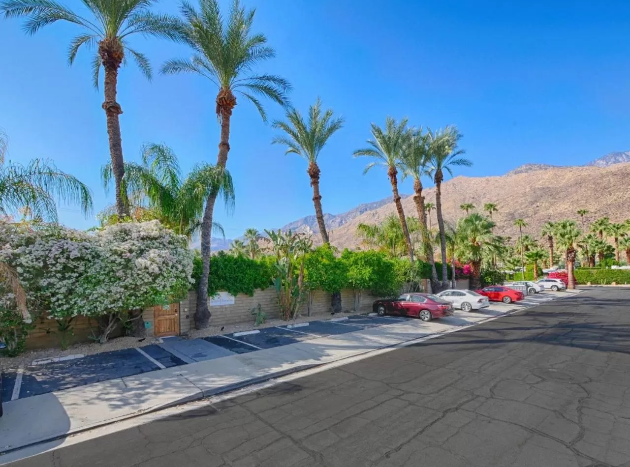 Parking, Swimming Pool in Little Paradise Hotel