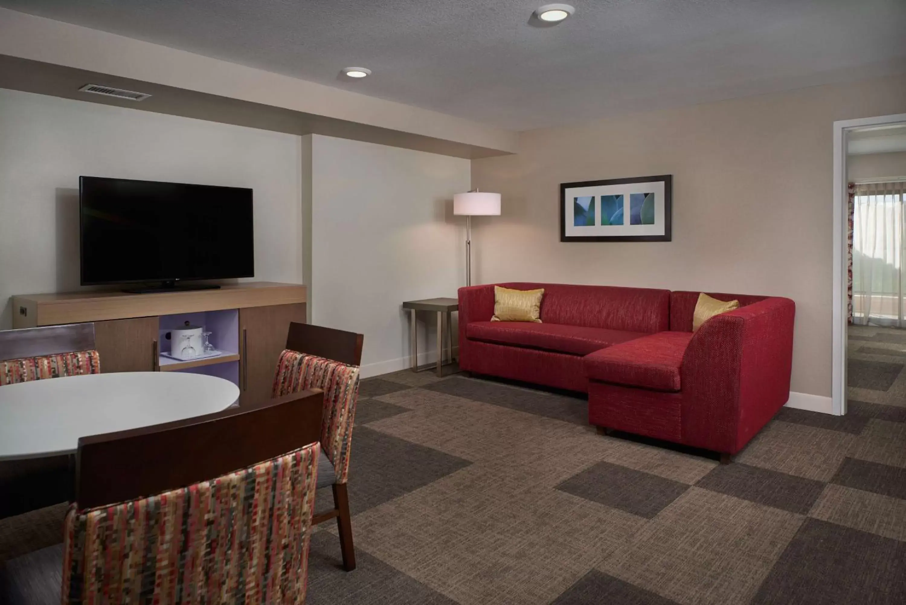 Bedroom, Seating Area in Hampton Inn & Suites Scottsdale On Shea Blvd