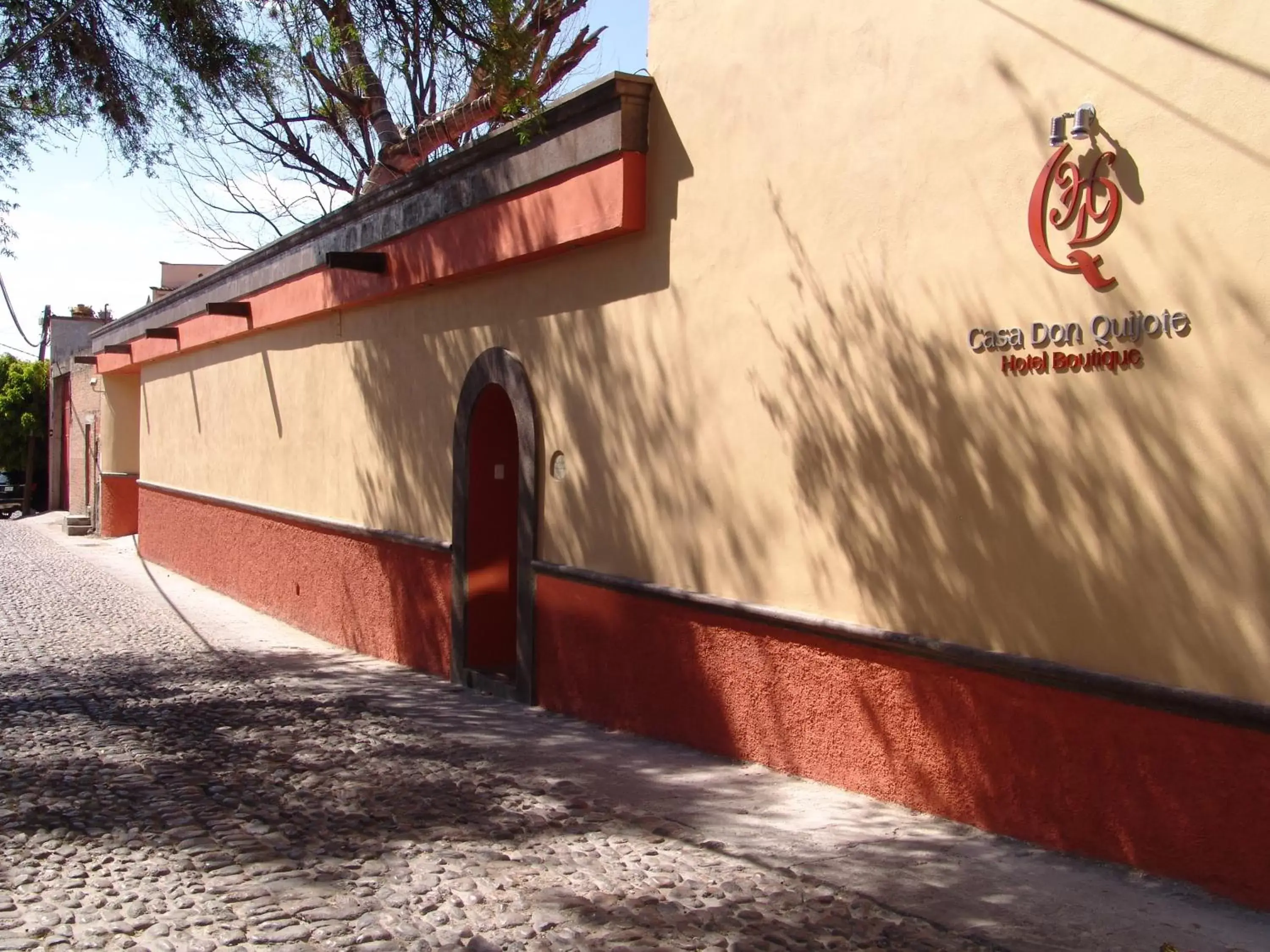 Facade/entrance, Property Building in Hotel Casa Don Quijote