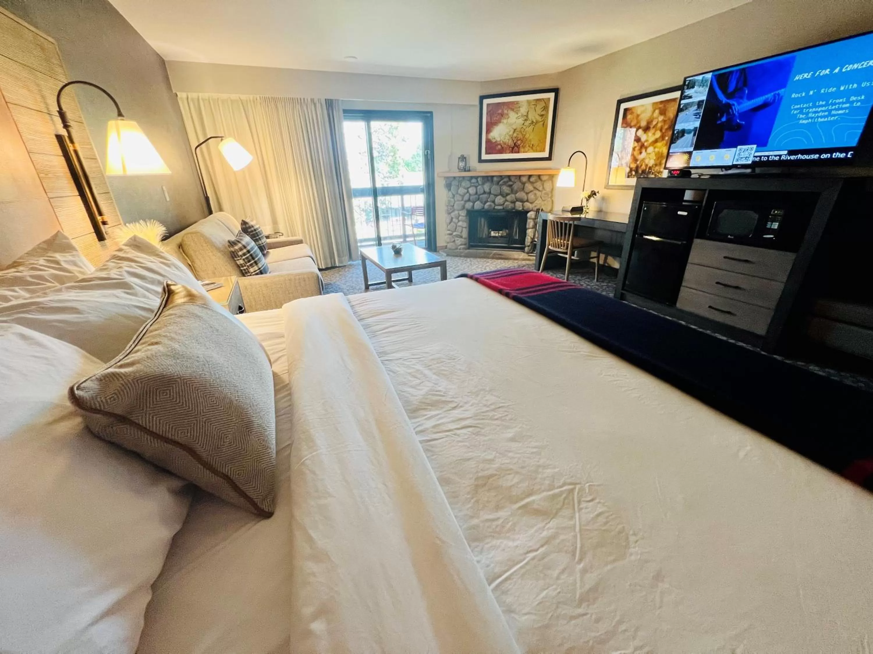 Photo of the whole room, Bed in Riverhouse Lodge