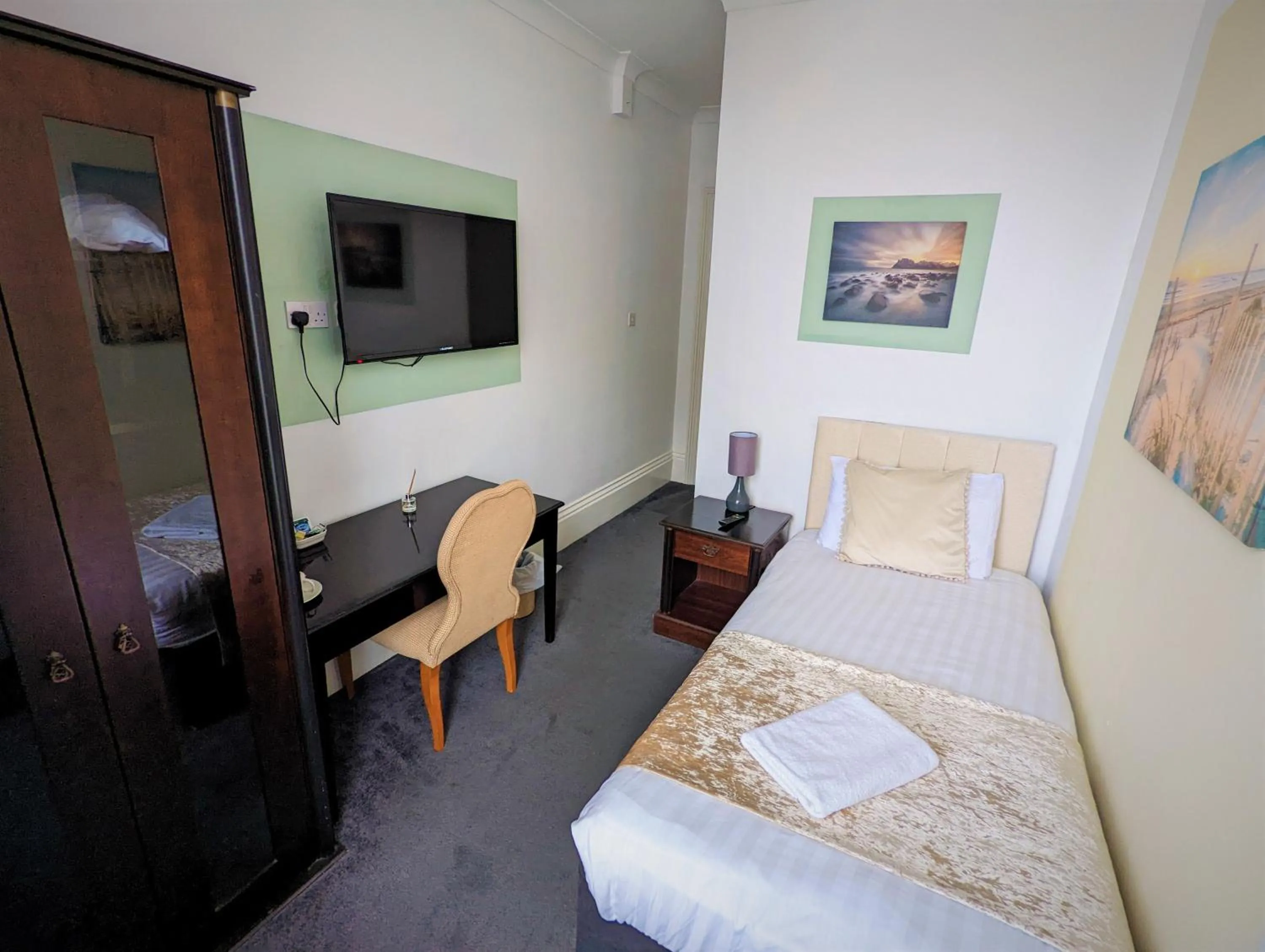 Bed in Cecil Court Hotel